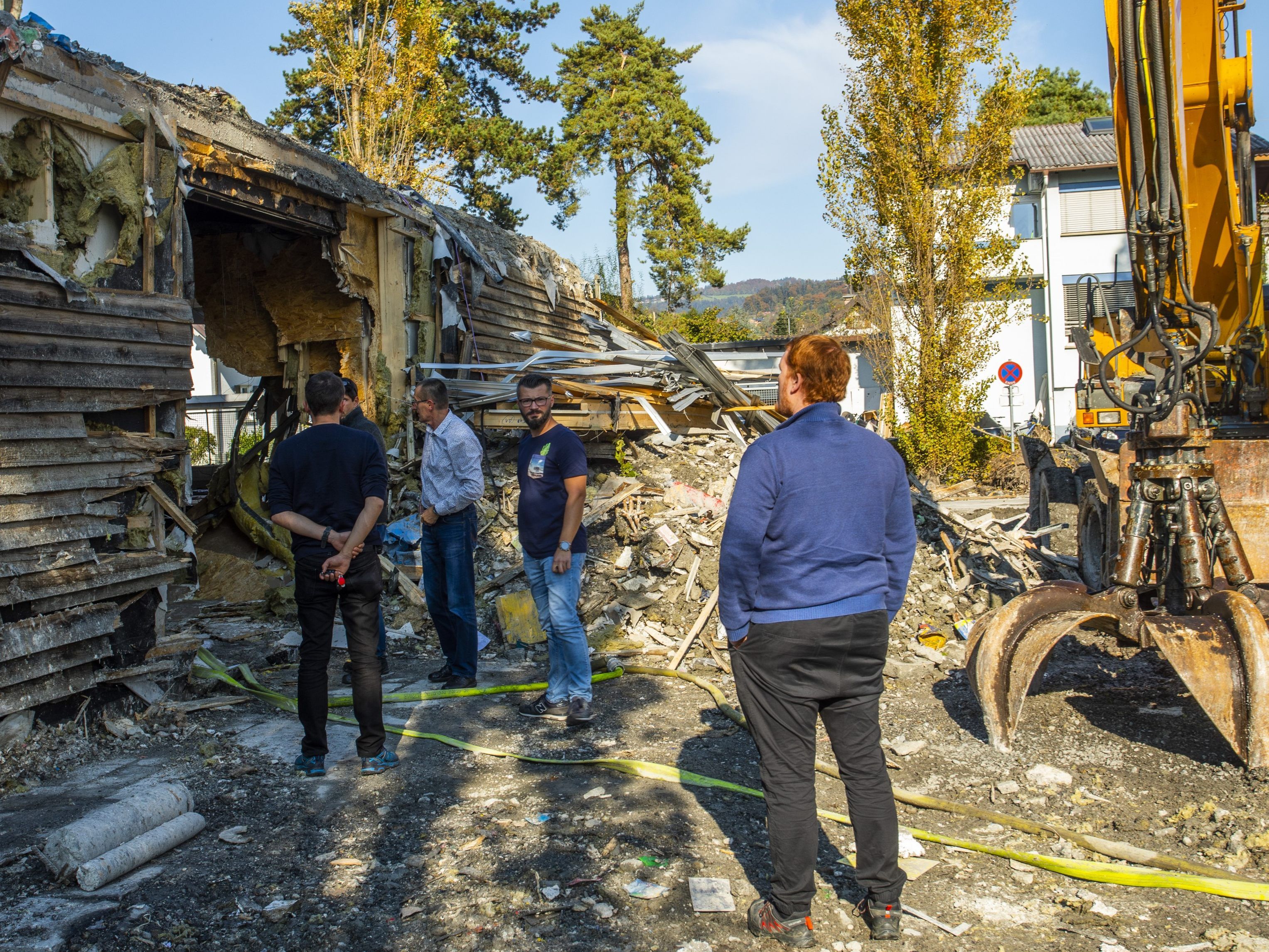 Die Schule - nach der Explosion nur eine Ruine - soll wieder neu aufgebaut werden.