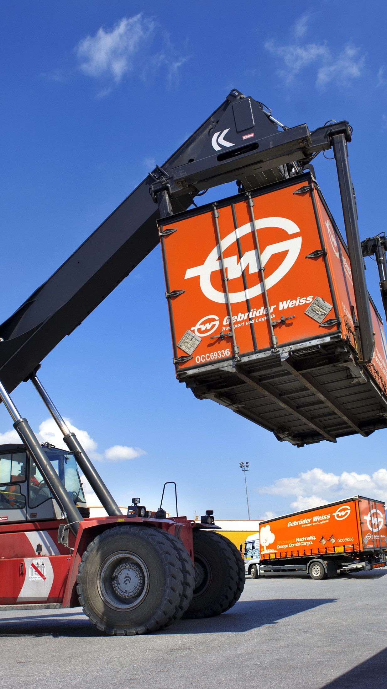 Der Orange Combi Cargo ersetzt täglich rund 60 Lkw-Fahrten zwischen Wien und Westösterreich.