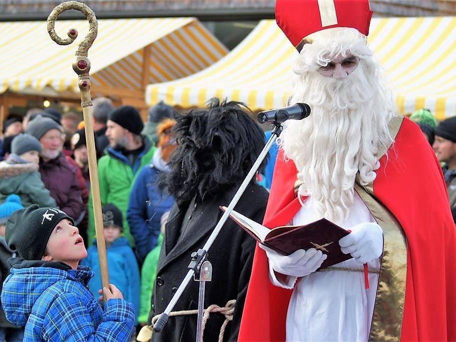 2021 soll der Bucher Dorfplatz wieder zum Markt-Treffpunkt für die Gäste samt Nikolaus avancieren. 2021 soll der Bucher Dorfplatz wieder zum Markt-Treffpunkt für die Gäste samt Nikolaus avancieren.