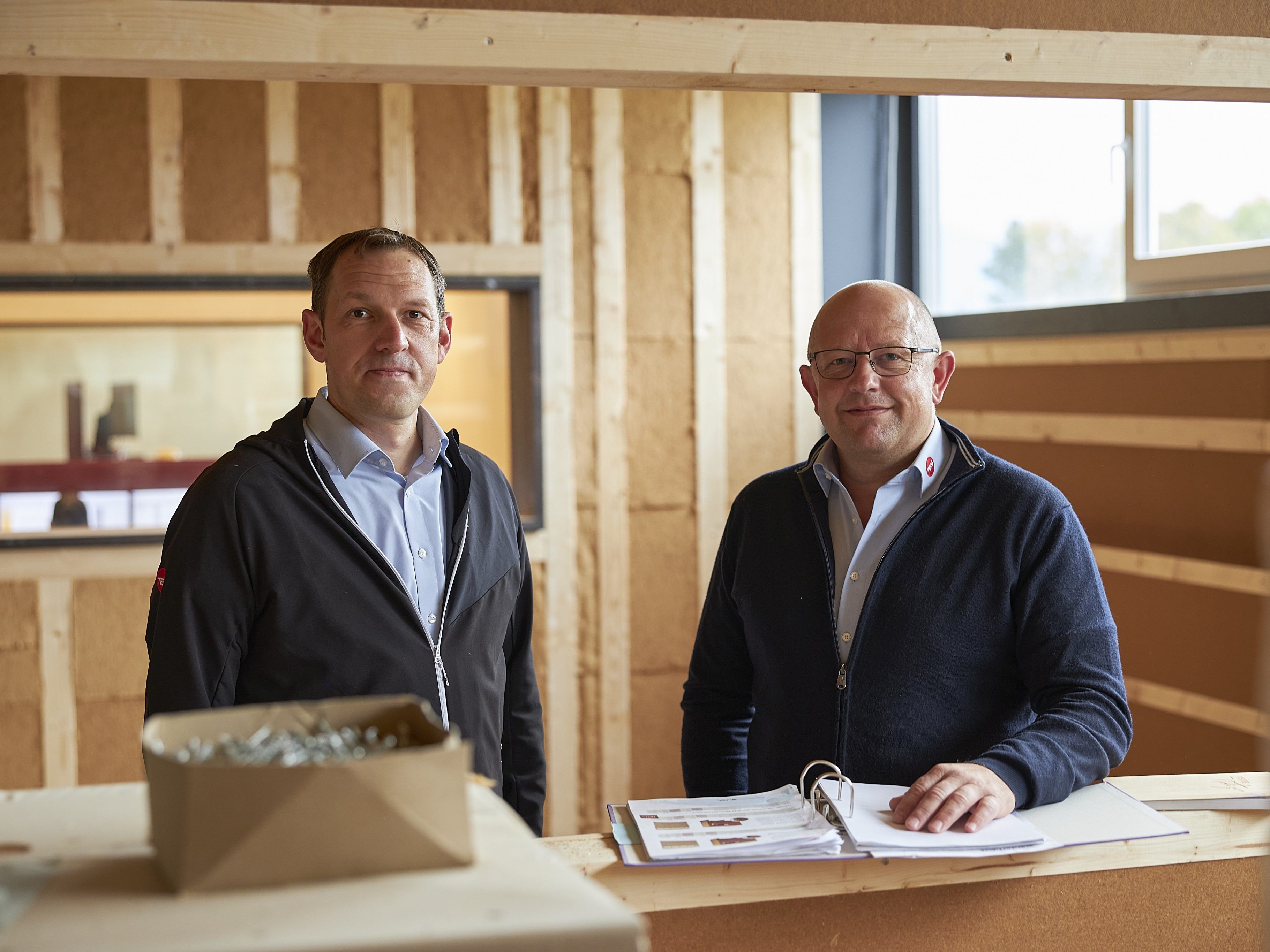 Die Erweiterung ist noch in Arbeit: TGS-Geschäftsführer Peter Schelling und Martin Messerle, Bereichsleiter Kundenbetreuung, auf der Baustelle am Firmensitz in Altach. Die Erweiterung ist noch in Arbeit: TGS-Geschäftsführer Peter Schelling und Martin Messerle, Bereichsleiter Kundenbetreuung, auf der Baustelle am Firmensitz in Altach.