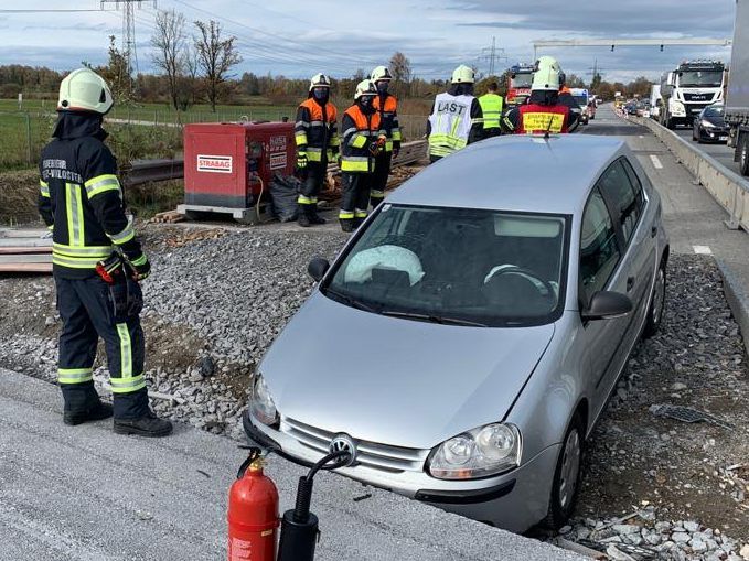 Offensichtlich endete die Irrfahrt auf der A14 in einer offenen Baugrube.