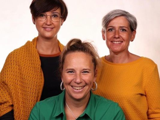 Frau Dr. Ute Witzani mit dem Team der Neurologie-Ordination Frau Dr. Ute Witzani mit dem Team der Neurologie-Ordination