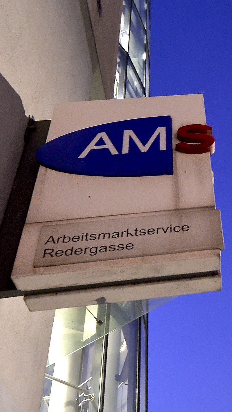 Die Arbeitslosigkeit ist wieder leicht gestiegen.