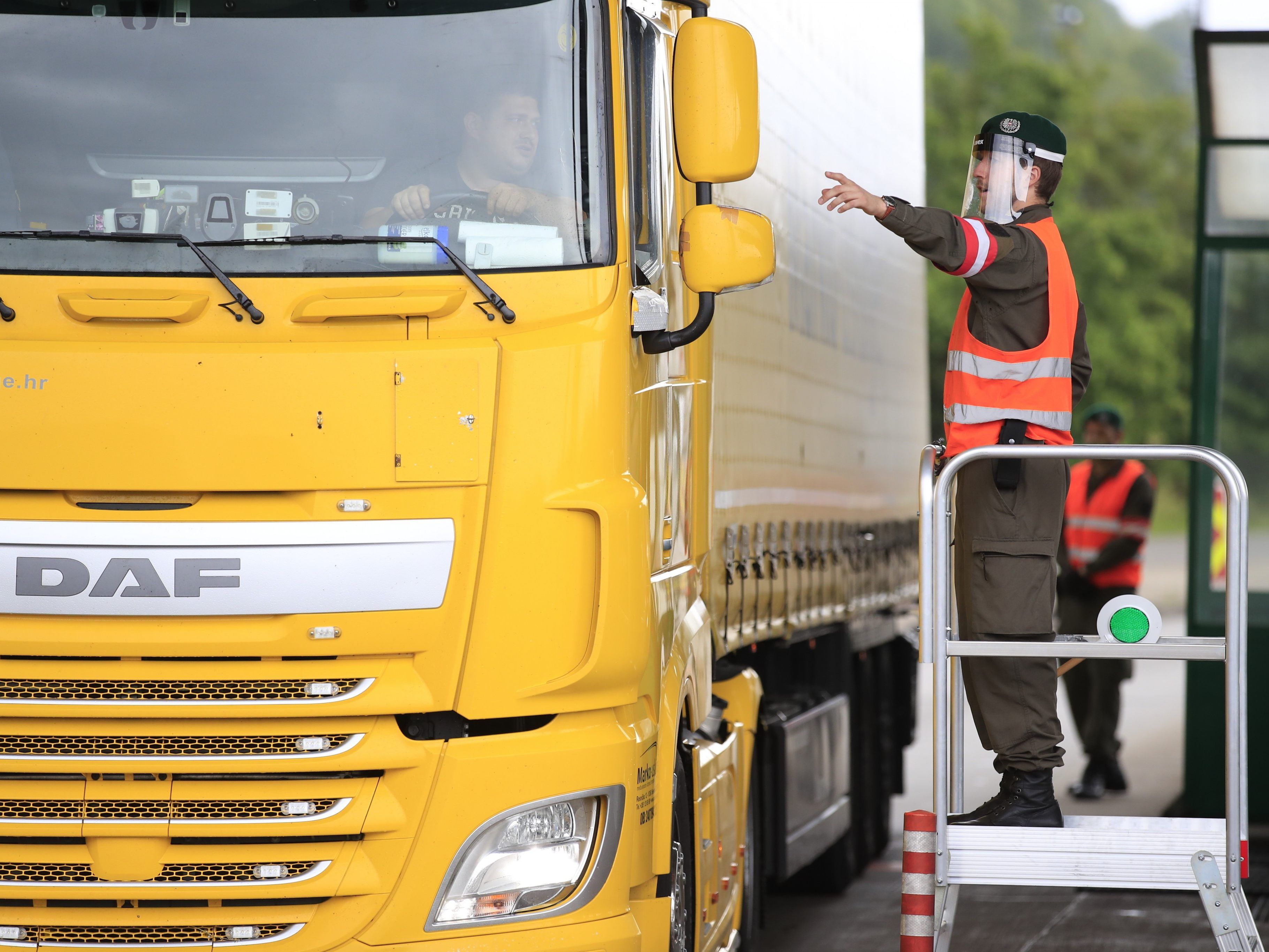 Der Außenhandel sackte in Österreich deutlich ab.