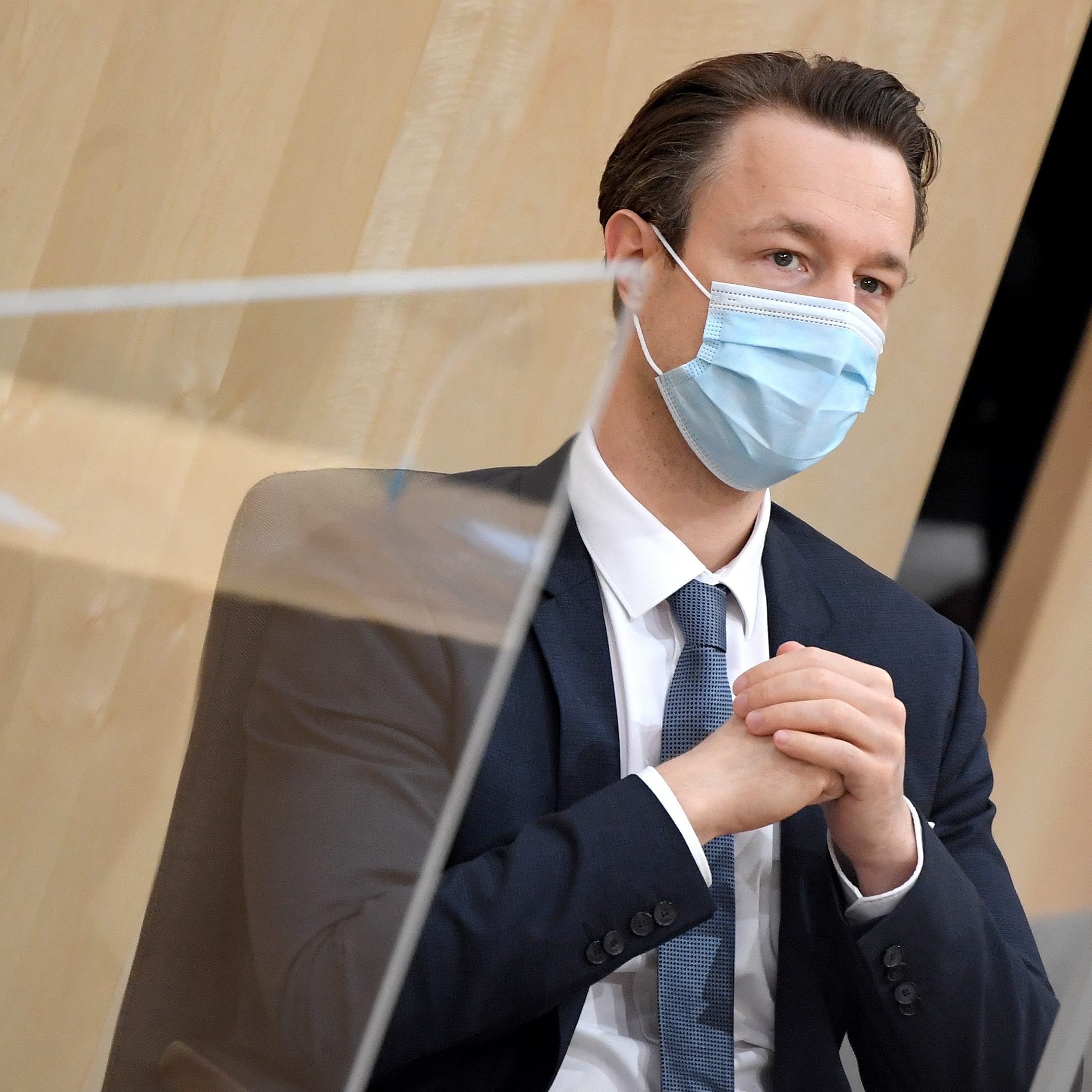 Der Staat verspricht neue Corona-Hilfen, die alten kommen aber nur tröpfchenweise bei den Unternehmen an.