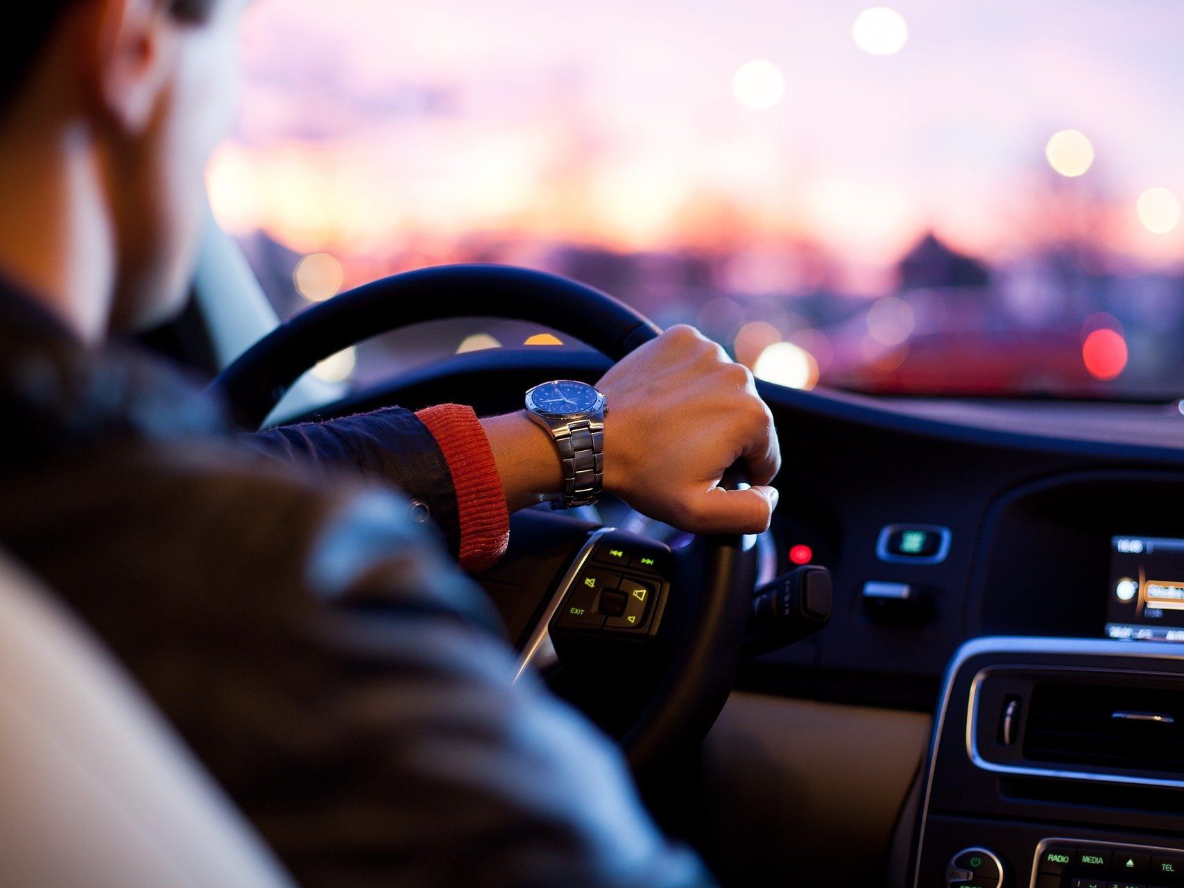 Eine Umfrage zeigt: Wer mehr mit dem Auto fährt, ist unzufriedener. Eine Umfrage zeigt: Wer mehr mit dem Auto fährt, ist unzufriedener.