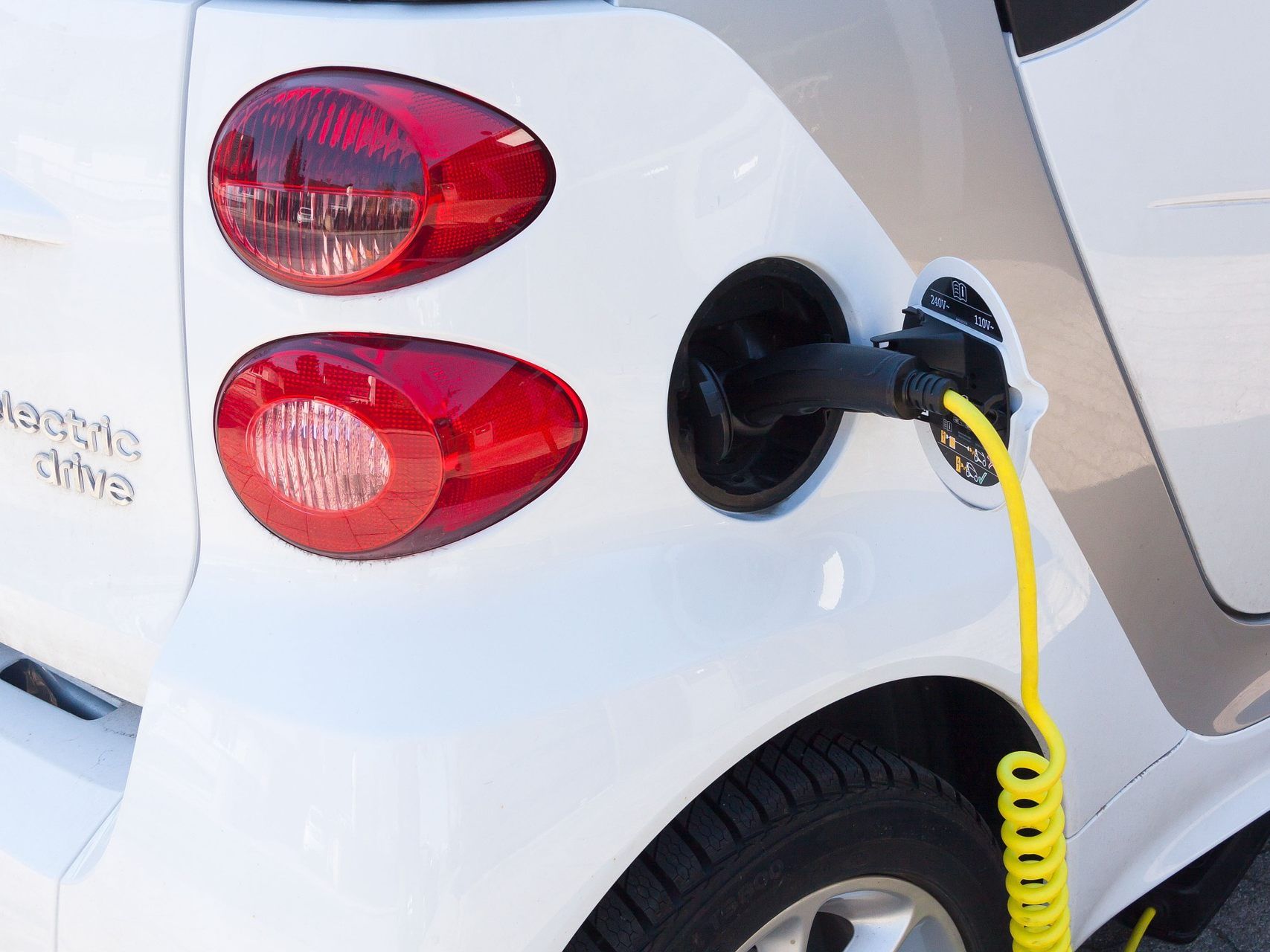 Die Elektromobilität wird im Jahr 2021 mit 40 Millionen Euro von der Regierung gefördert. Die Elektromobilität wird im Jahr 2021 mit 40 Millionen Euro von der Regierung gefördert.
