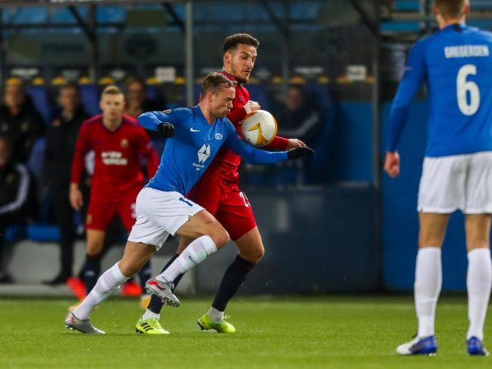 Rapids Kara im Zweikampf