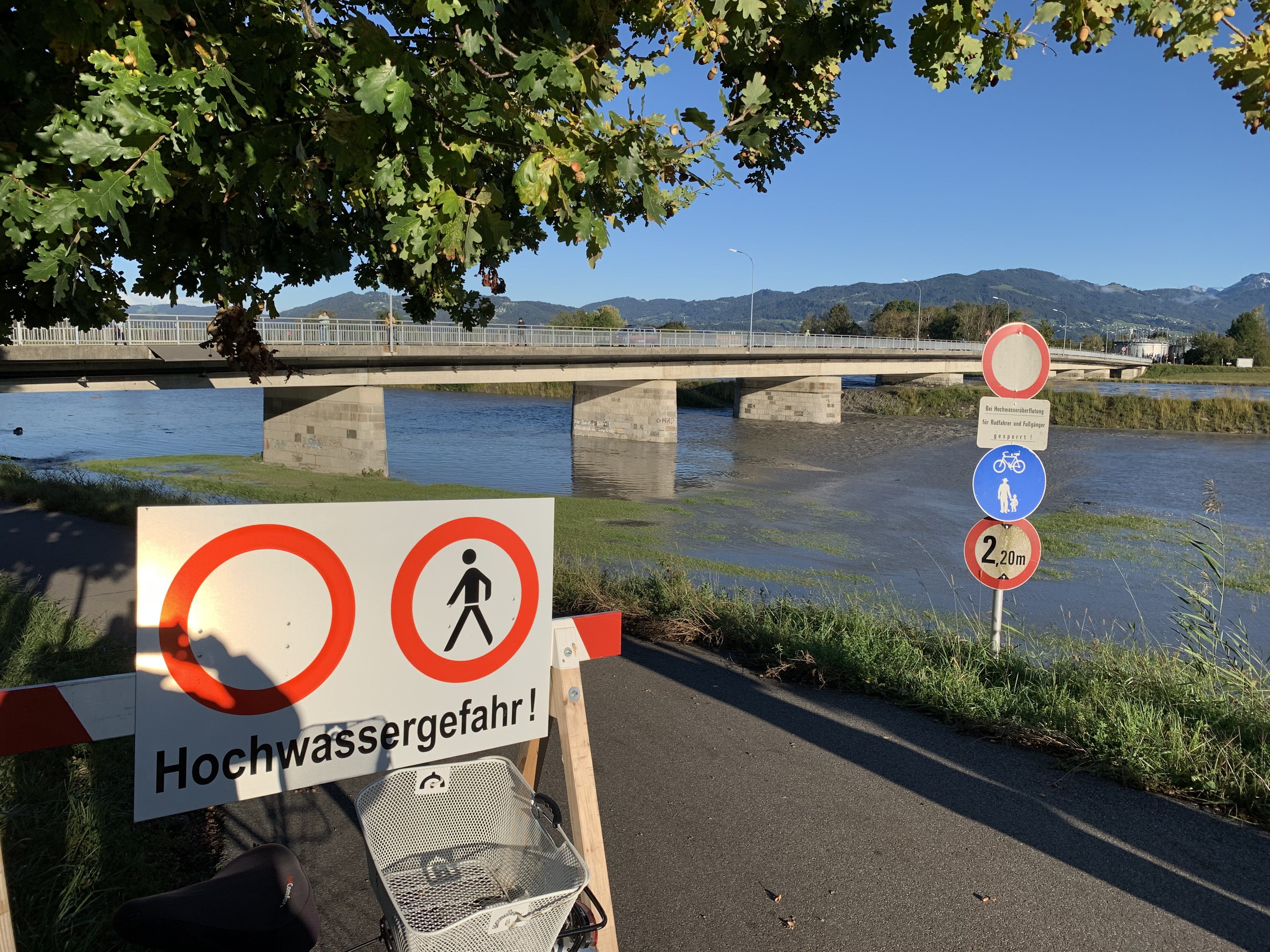 Regengüsse sorgten für einen Anstieg des Rheinpegels. Regengüsse sorgten für einen Anstieg des Rheinpegels.