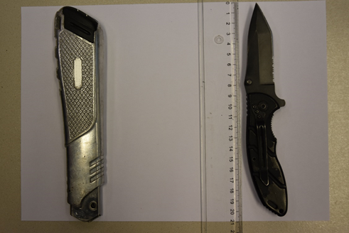 Zwei Messer wurden gefunden. Zwei Messer wurden gefunden.