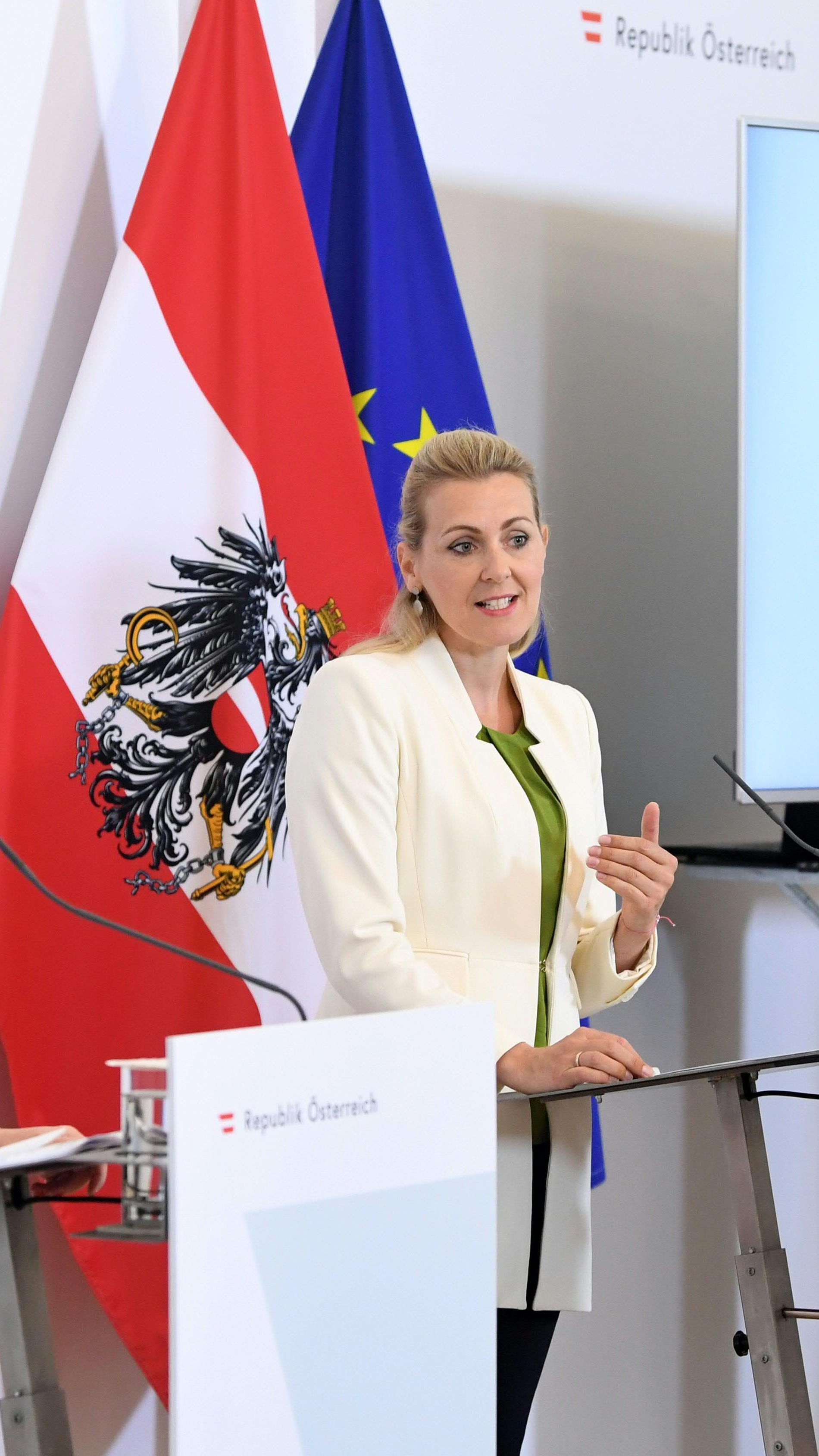 Die Wirtschafts- und Arbeitsministerin stellen heute das Thema "Beschäftigung" vor.