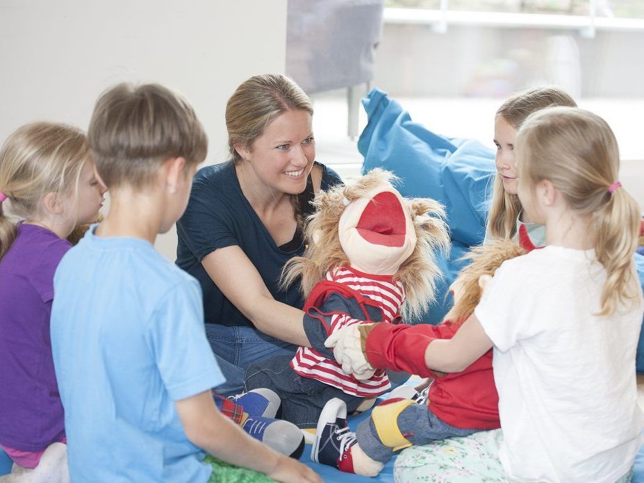 Spielerisch wird bei den Gruppentreffen von Rainbows aufgearbeitet, was Kinder nach Trennung ihrer Eltern emotional bewegt Spielerisch wird bei den Gruppentreffen von Rainbows aufgearbeitet, was Kinder nach Trennung ihrer Eltern emotional bewegt