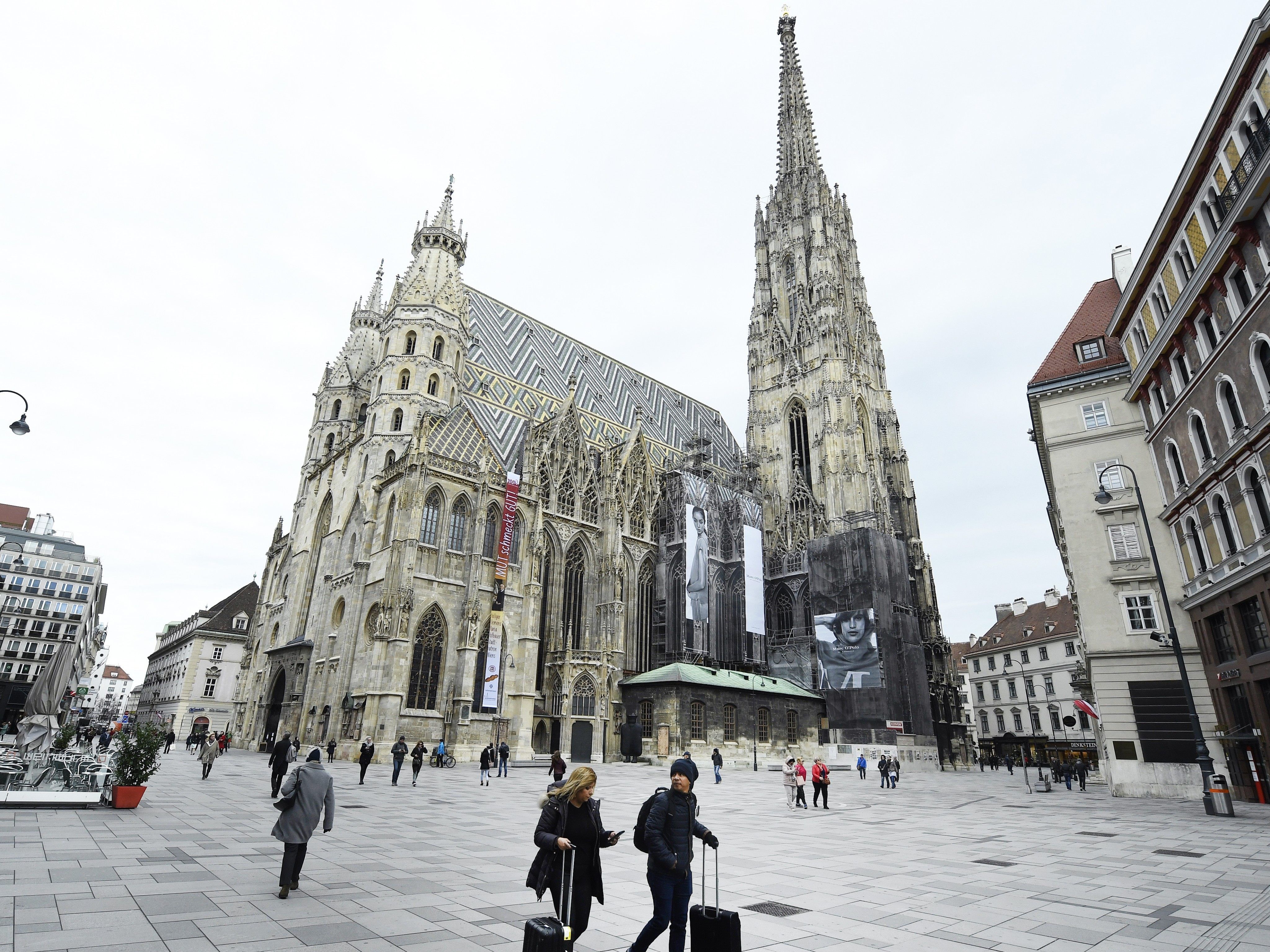 Der offensichtlich verwirrte Mann sorgte für Aufregung im Stephansdom. Der offensichtlich verwirrte Mann sorgte für Aufregung im Stephansdom.