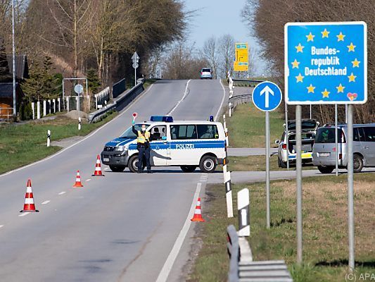 Grenzgänger müssen sich vorerst nicht mehr wöchentlich testen lassen Grenzgänger müssen sich vorerst nicht mehr wöchentlich testen lassen