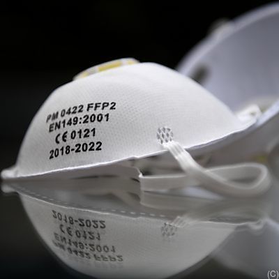 Es sind viele verschiedene Masken im Umlauf