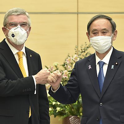 Bach dankte Suga für dessen Engagement, die Spiele auszurichten