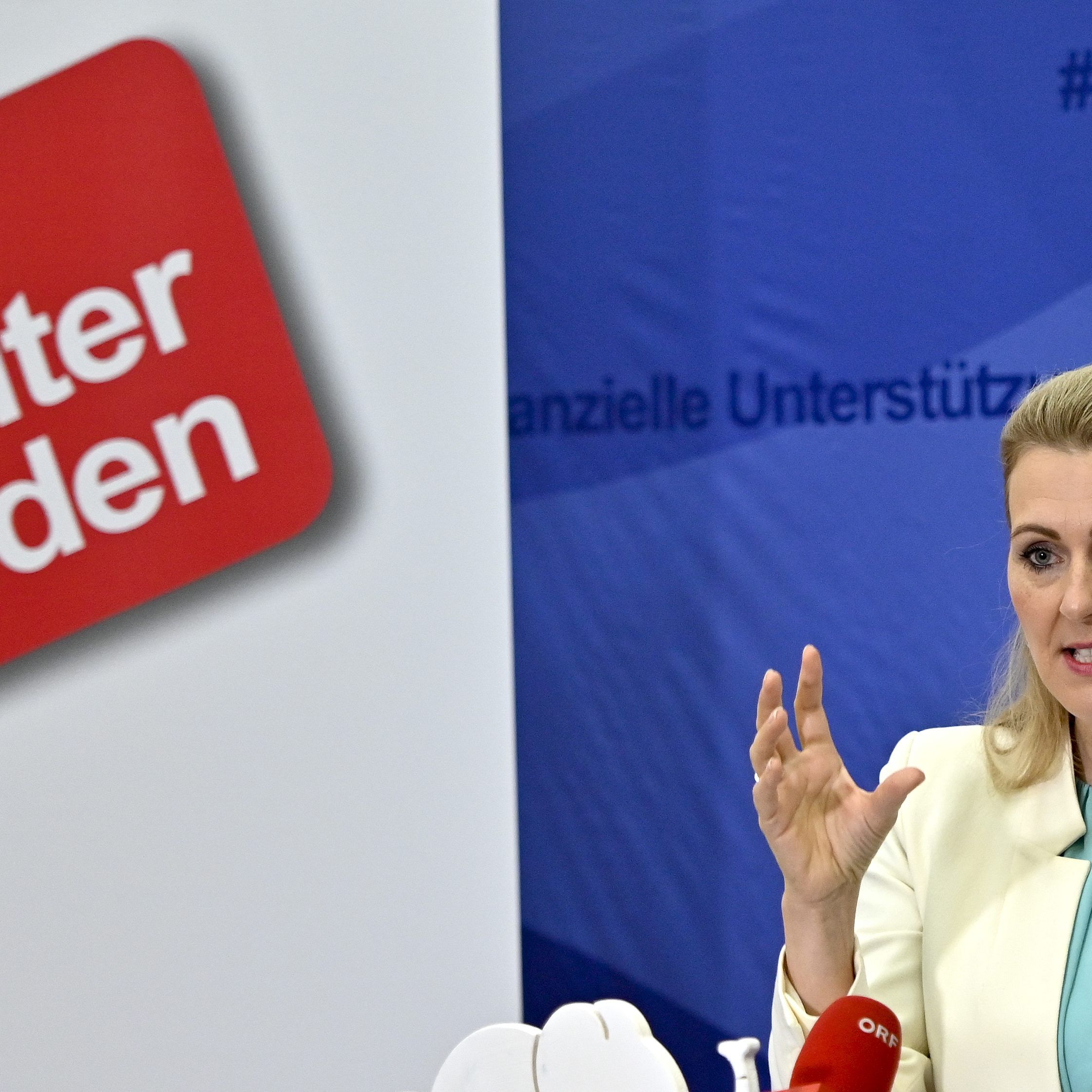Arbeitsministerin appelliert an Arbeitslose, sich für Ausbildungen zu melden.