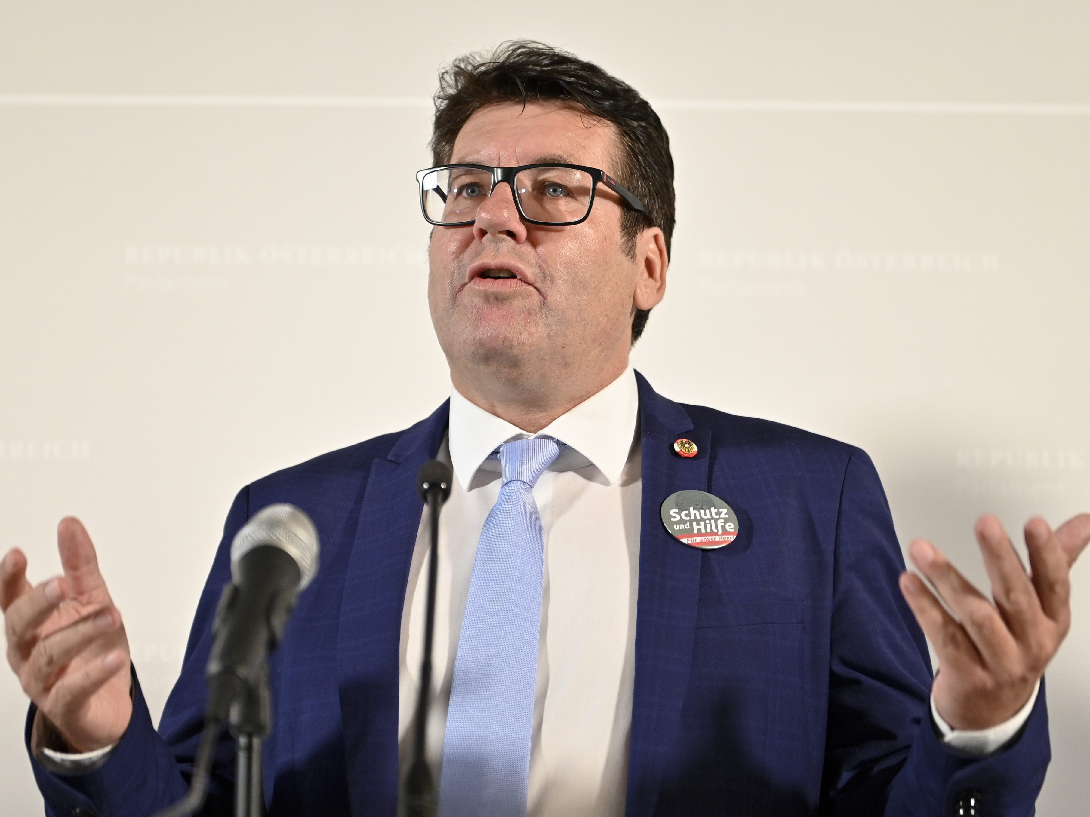 SPÖ-Wehrsprecher Robert Laimer kritisiert die hohen Anschaffungskosten der Antigentests. SPÖ-Wehrsprecher Robert Laimer kritisiert die hohen Anschaffungskosten der Antigentests.
