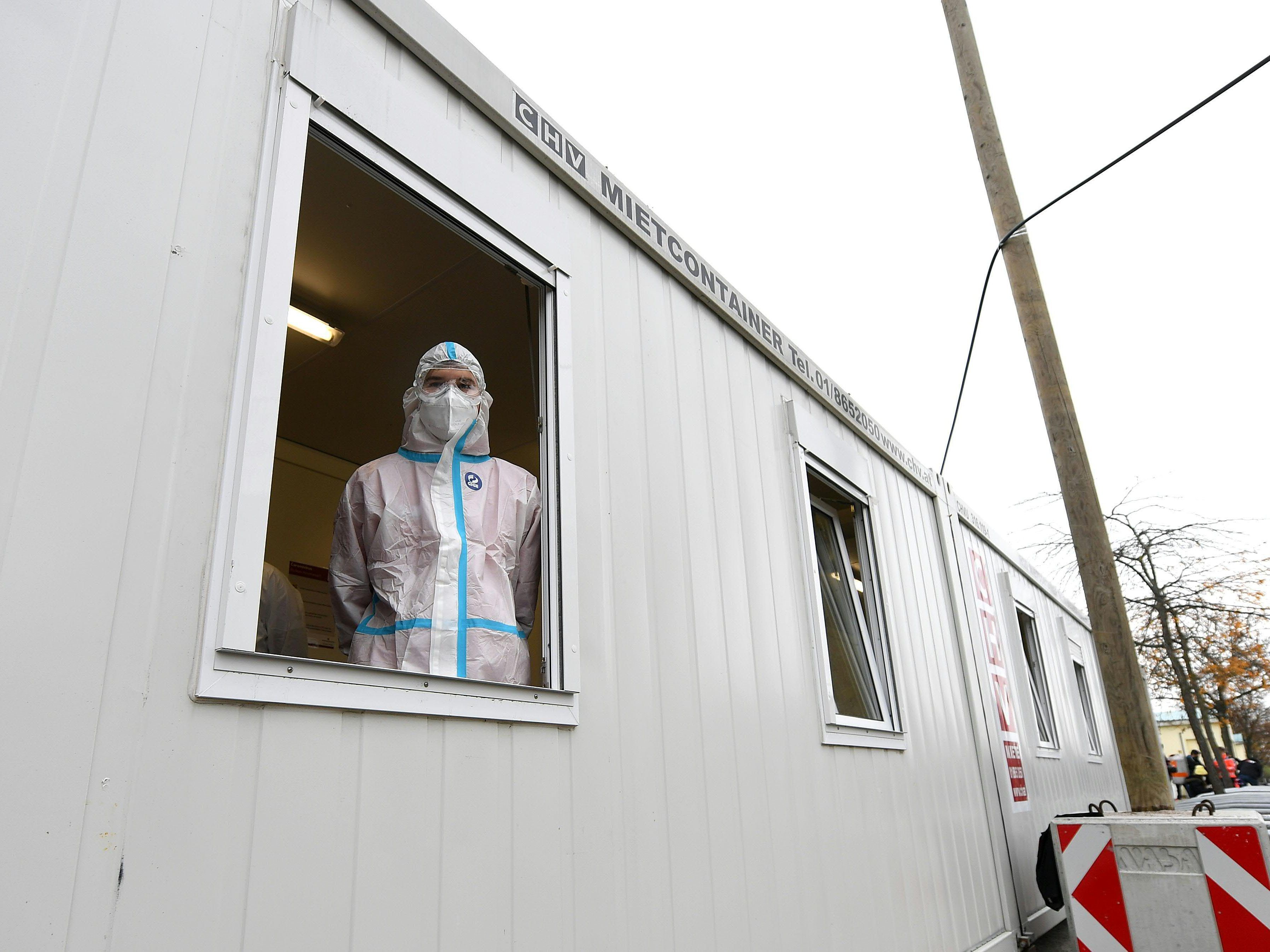 In den Container-Ordinationen sind auch Ärzte anwesend. In den Container-Ordinationen sind auch Ärzte anwesend.