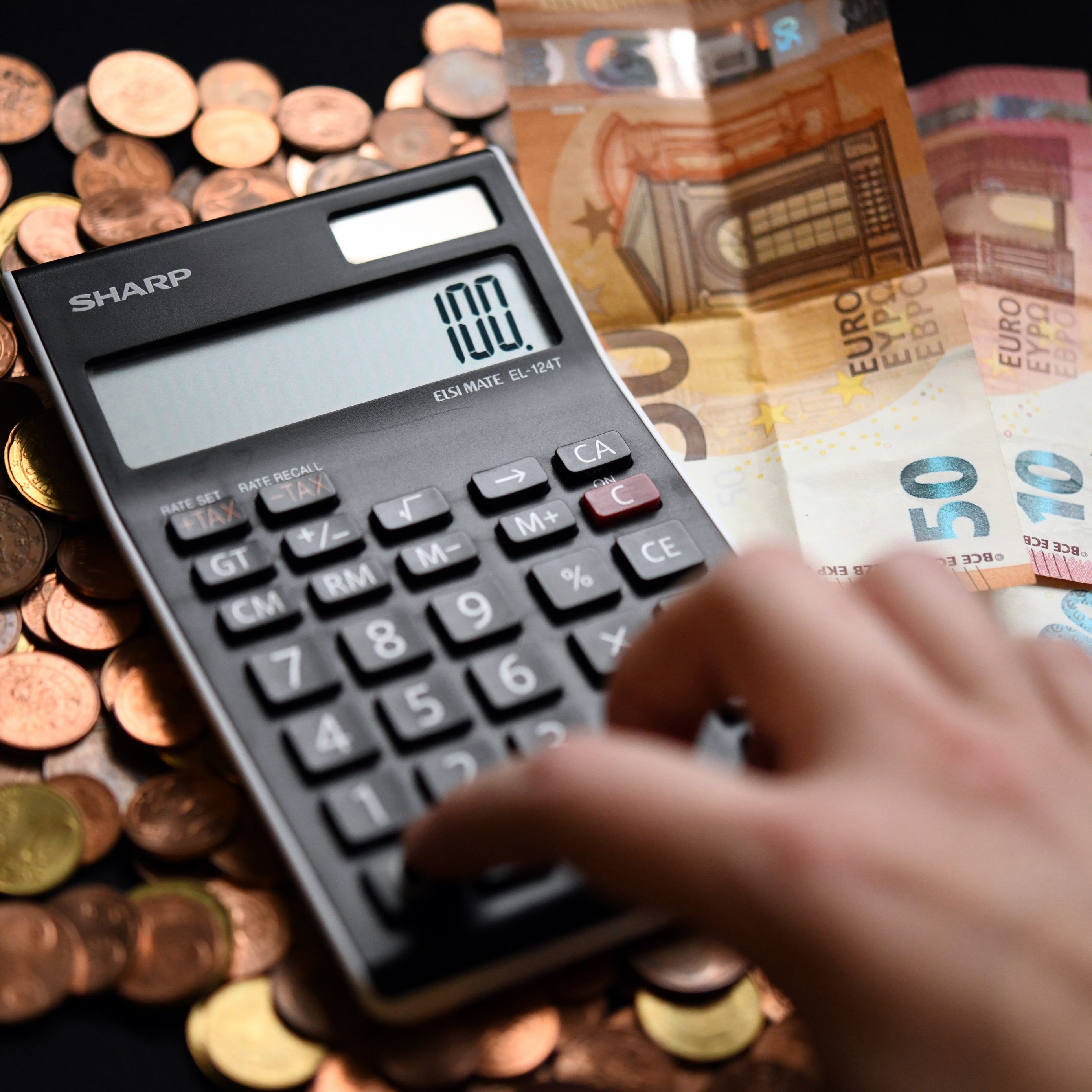 Die Regierung korrigiert Defizitprognose 2021 weiter nach oben.