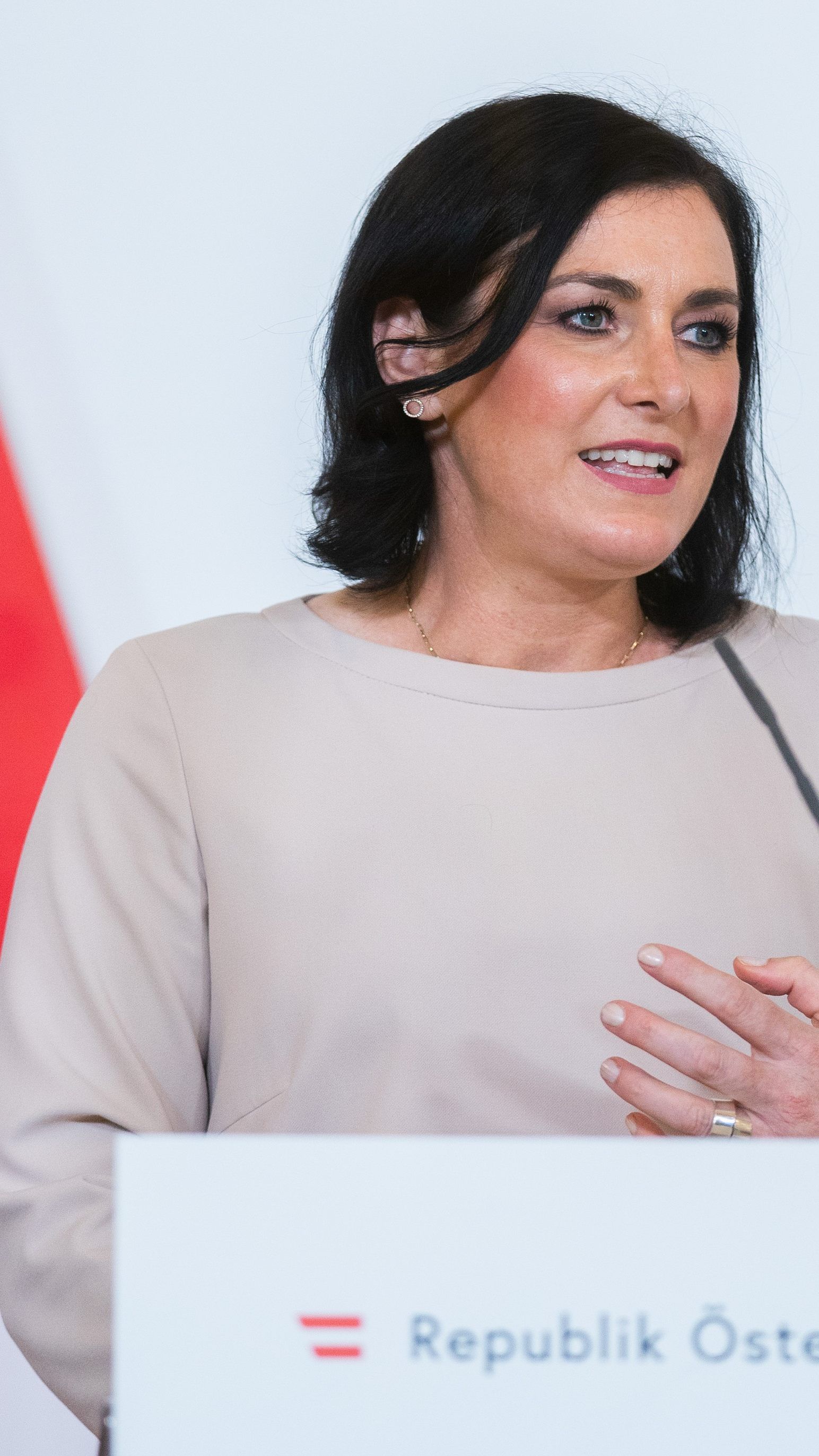 Laut Köstinger wird mit Hochdruck am Umsatz-Ersatz gearbeitet.