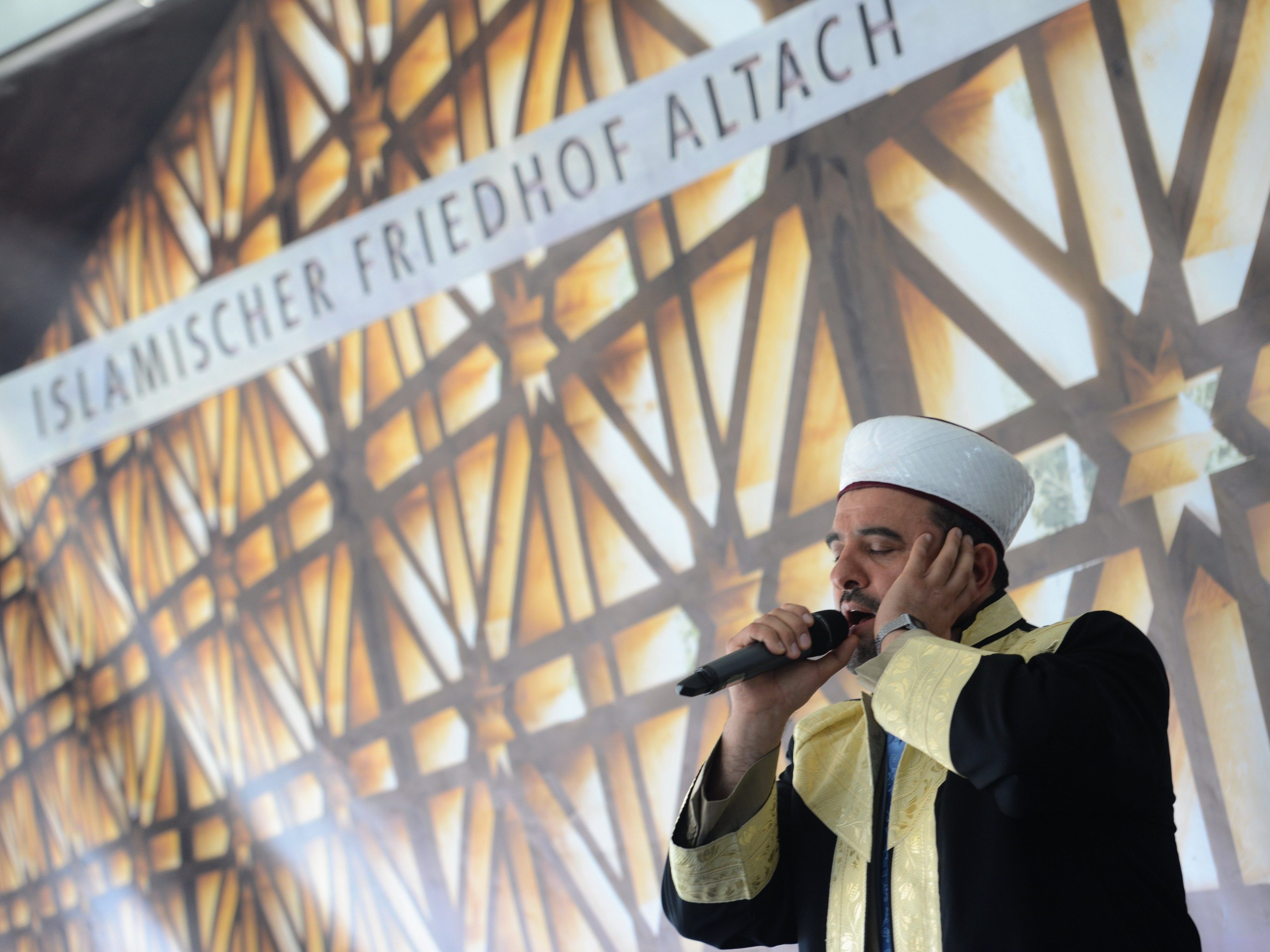 Der Islamischer Friedhof Altach weigert sich, den Attentäter von Wien zu bestatten Der Islamischer Friedhof Altach weigert sich, den Attentäter von Wien zu bestatten