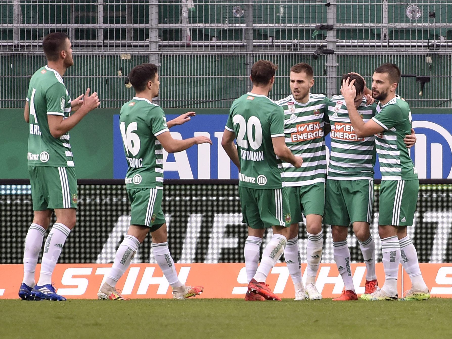 Am Sonntag siegte Rapid Wien daheim mit 3:1 gegen Altach. Am Sonntag siegte Rapid Wien daheim mit 3:1 gegen Altach.