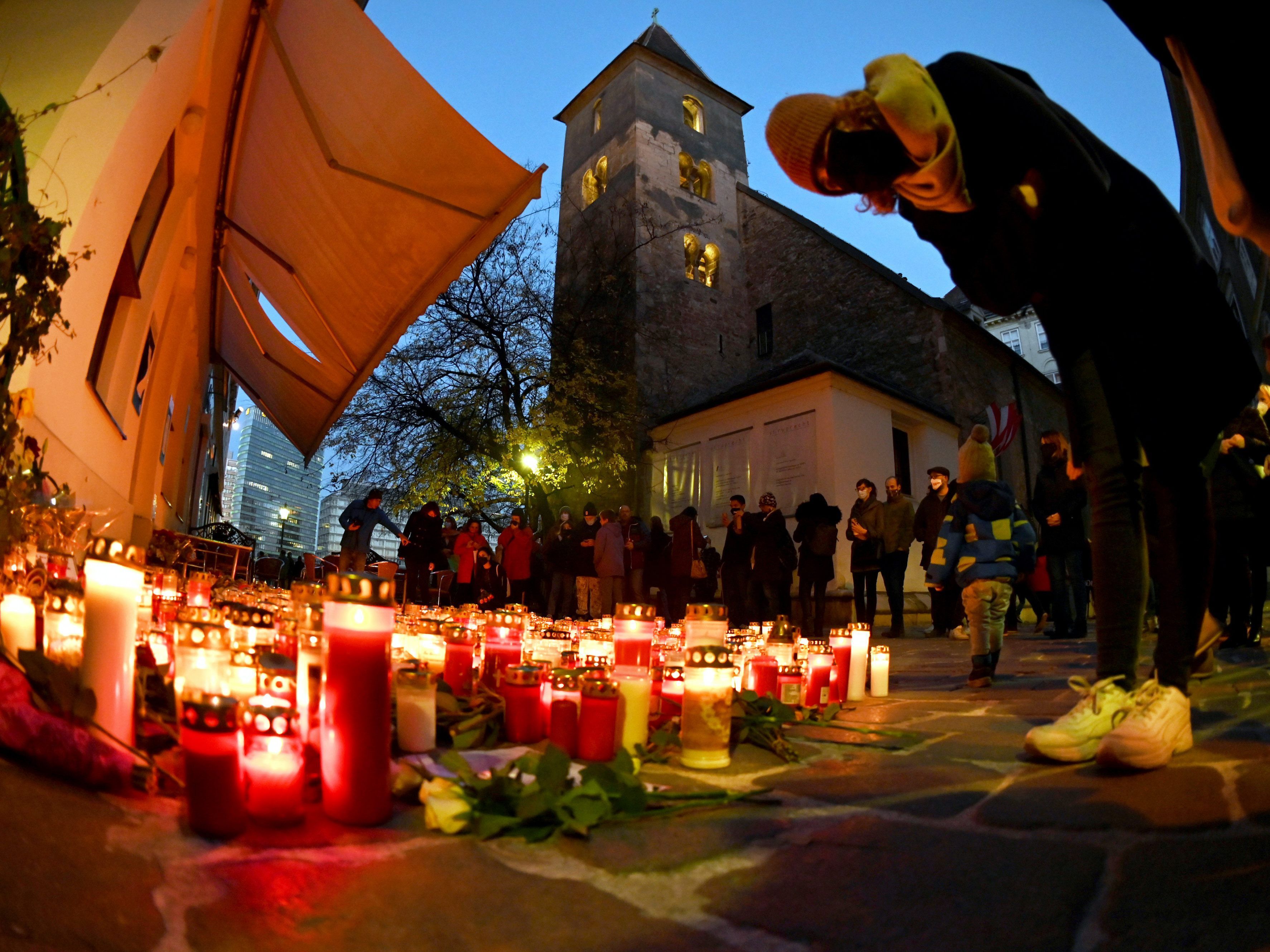 Erzdiözese Wien: Als erste Schüsse fielen, löschten sie Lichter und verschlossen Tür. Erzdiözese Wien: Als erste Schüsse fielen, löschten sie Lichter und verschlossen Tür.