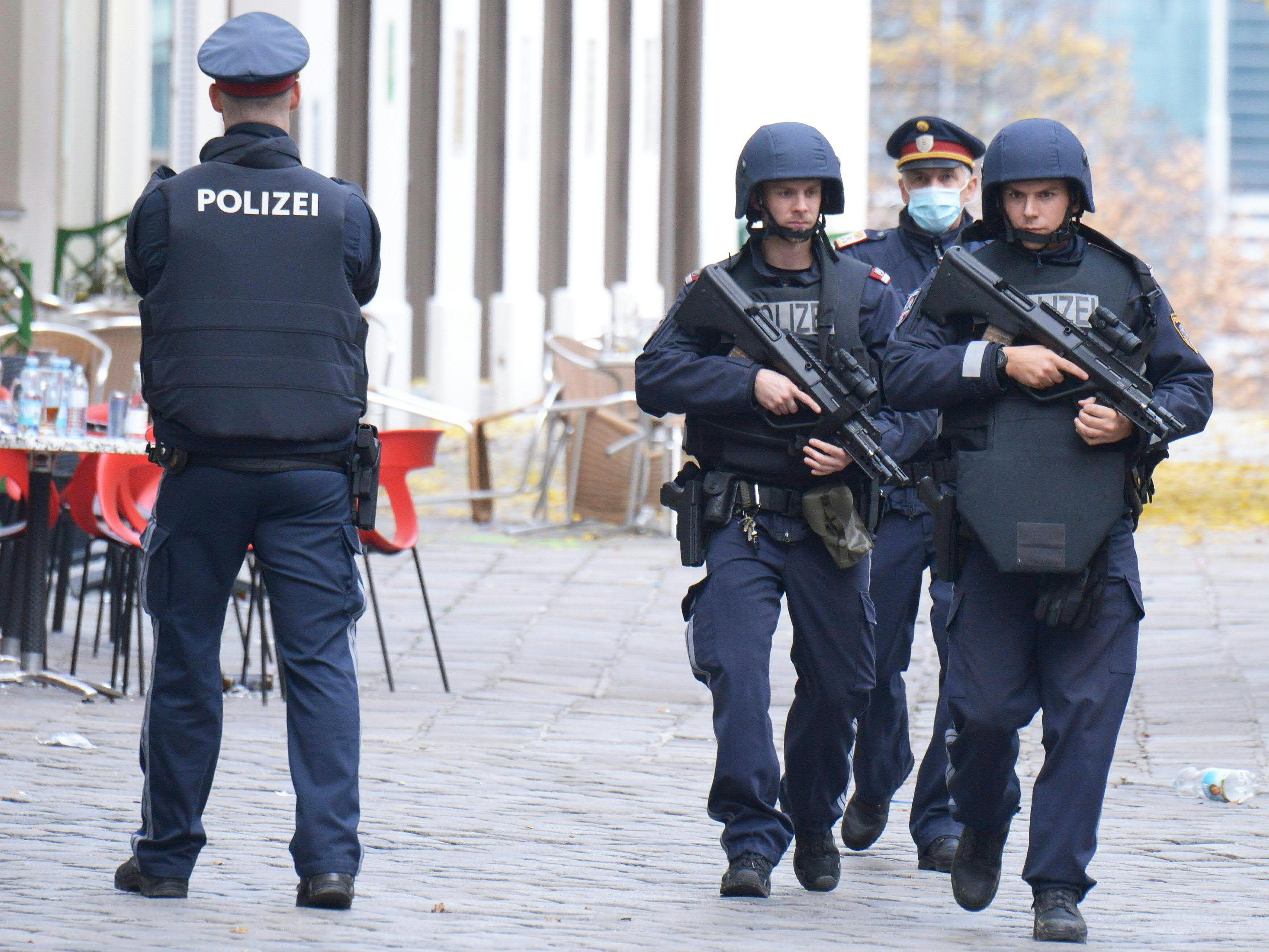 Nach dem Anschlag in Wien sind vier Todesopfer zu beklagen Nach dem Anschlag in Wien sind vier Todesopfer zu beklagen