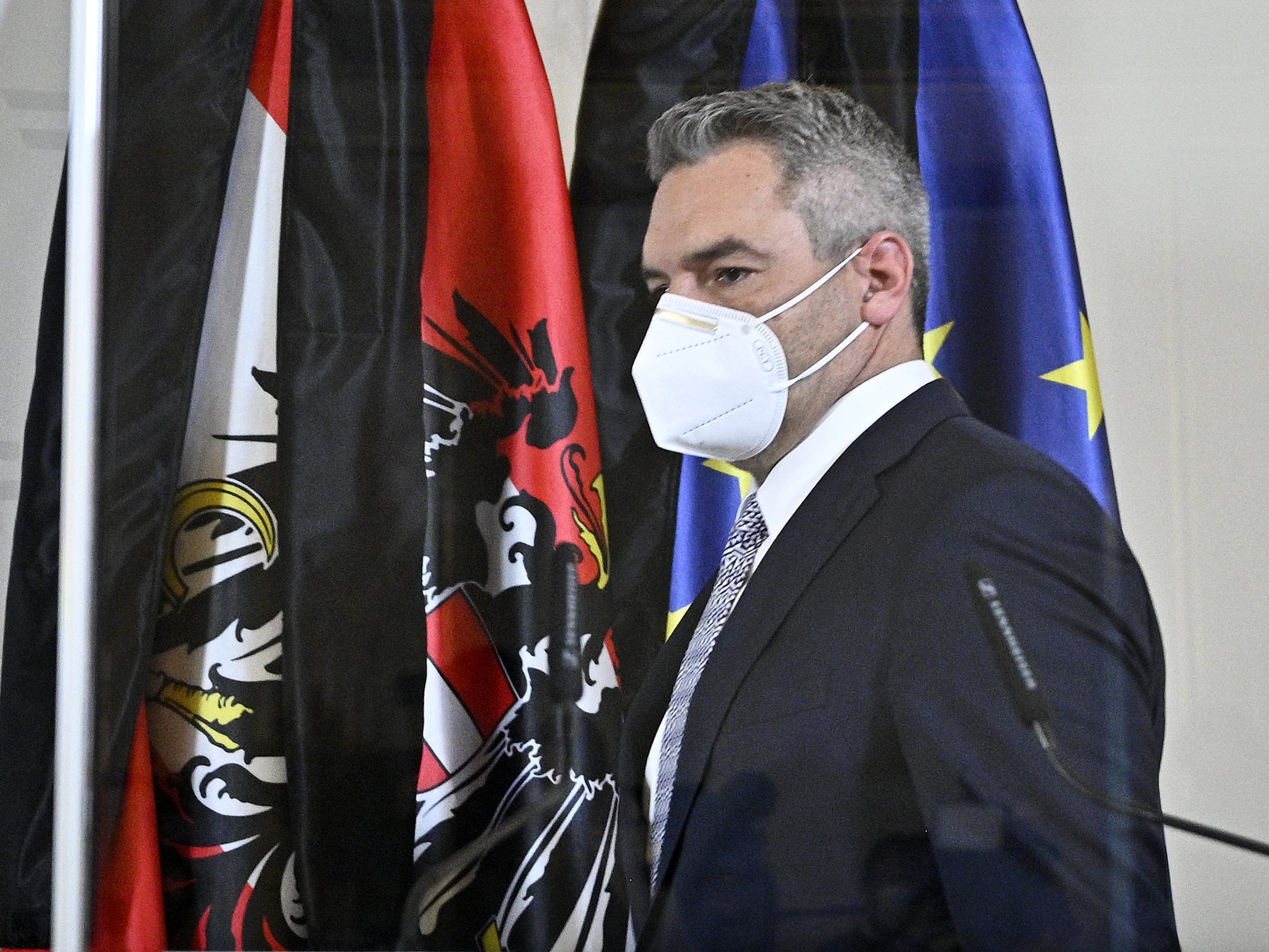Innenminister Nehammer schlug vor, eine unabhängige Untersuchungskommission zu gründen, um die Vorgänge vor dem Terroranschlag in Wien zu prüfen. Innenminister Nehammer schlug vor, eine unabhängige Untersuchungskommission zu gründen, um die Vorgänge vor dem Terroranschlag in Wien zu prüfen.