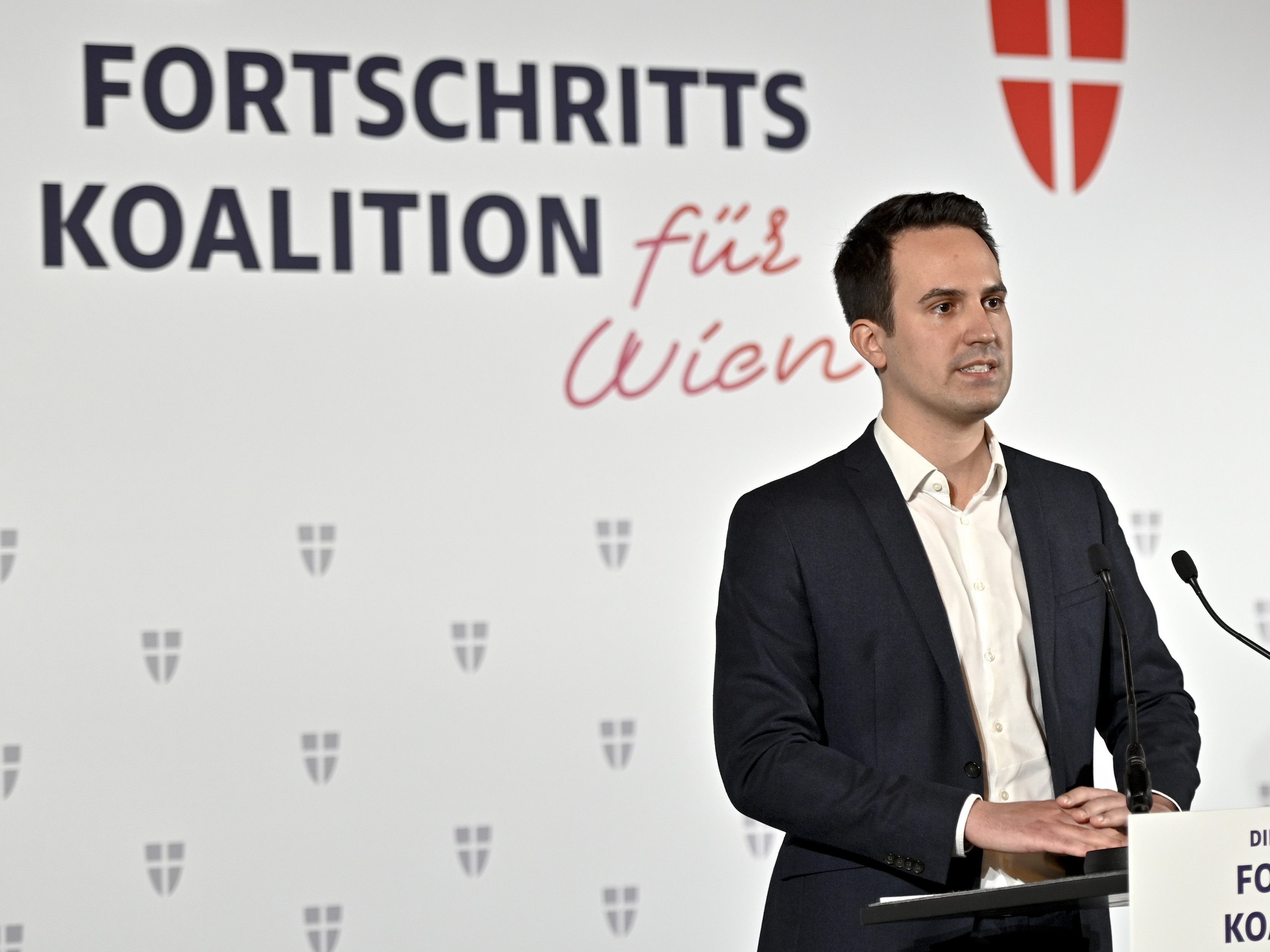 Bei der Mitgliederversammlung stimmen die NEOS über die Koalitionsvereinbarung ab. Bei der Mitgliederversammlung stimmen die NEOS über die Koalitionsvereinbarung ab.