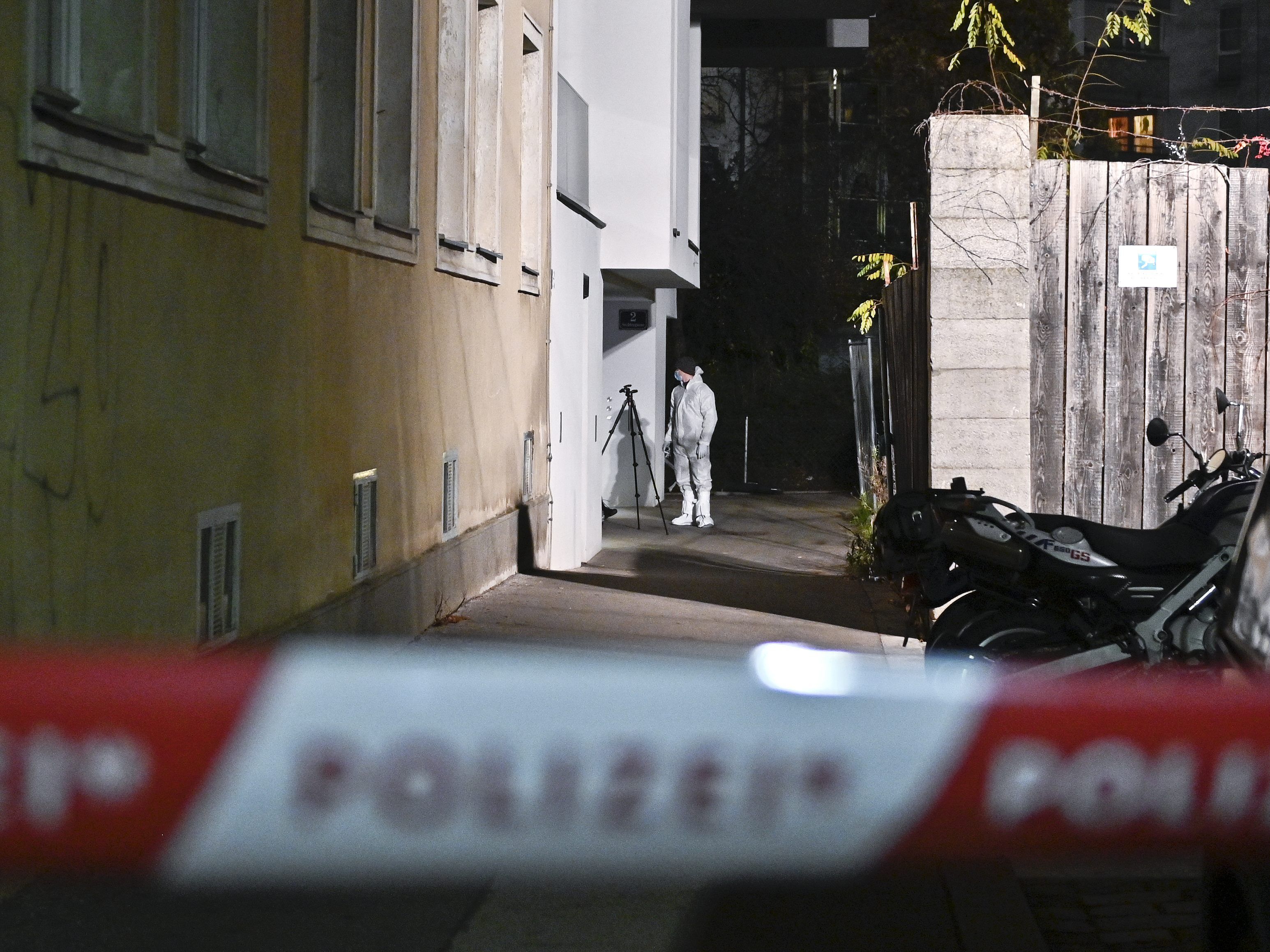 Der Mann wurde schwer verletzt auf der Straße gefunden und starb im Rettungswagen.