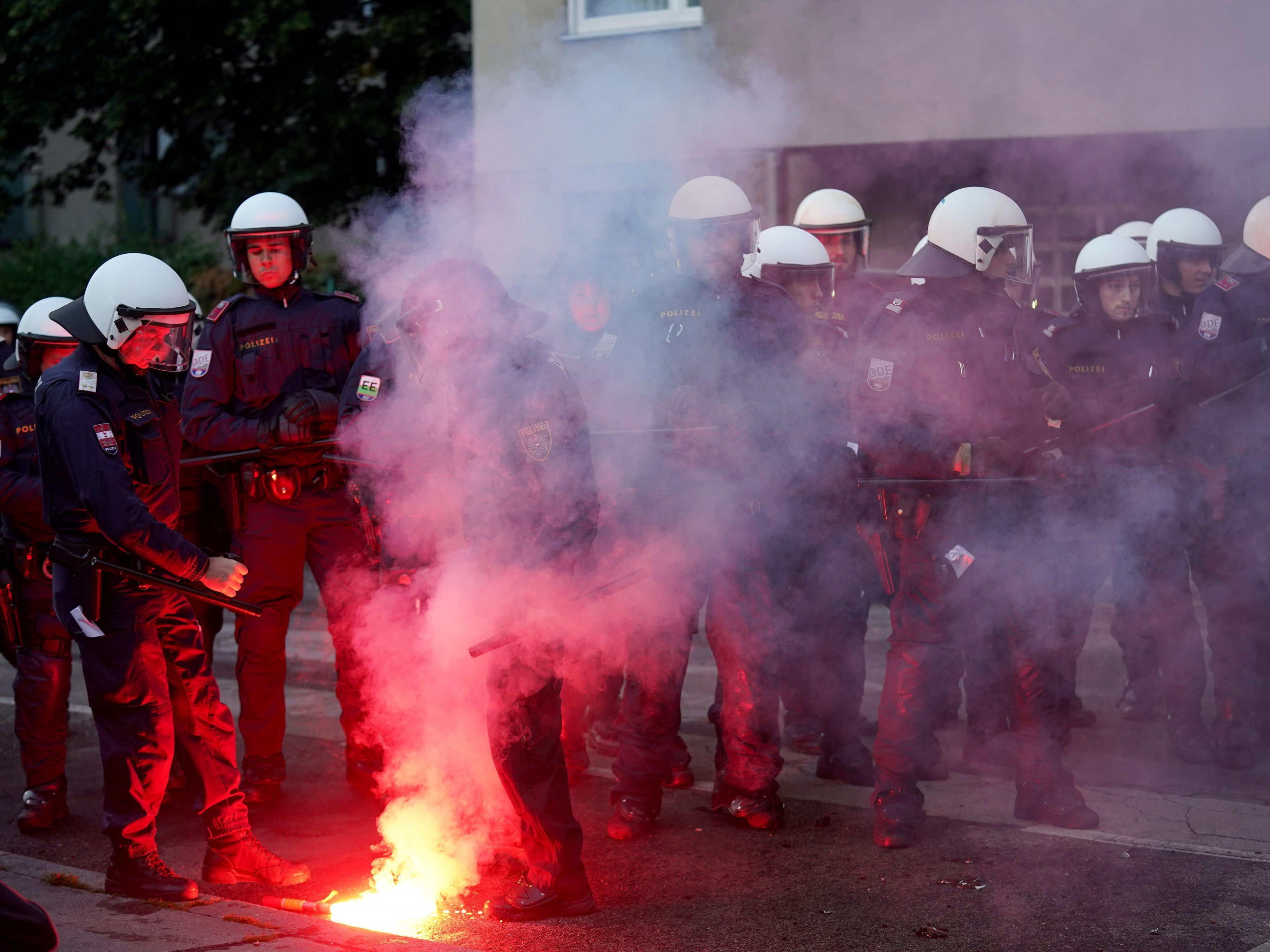 Im August kam es bei Demonstrationen in Wien-Favoriten zu Ausschreitungen. Im August kam es bei Demonstrationen in Wien-Favoriten zu Ausschreitungen.