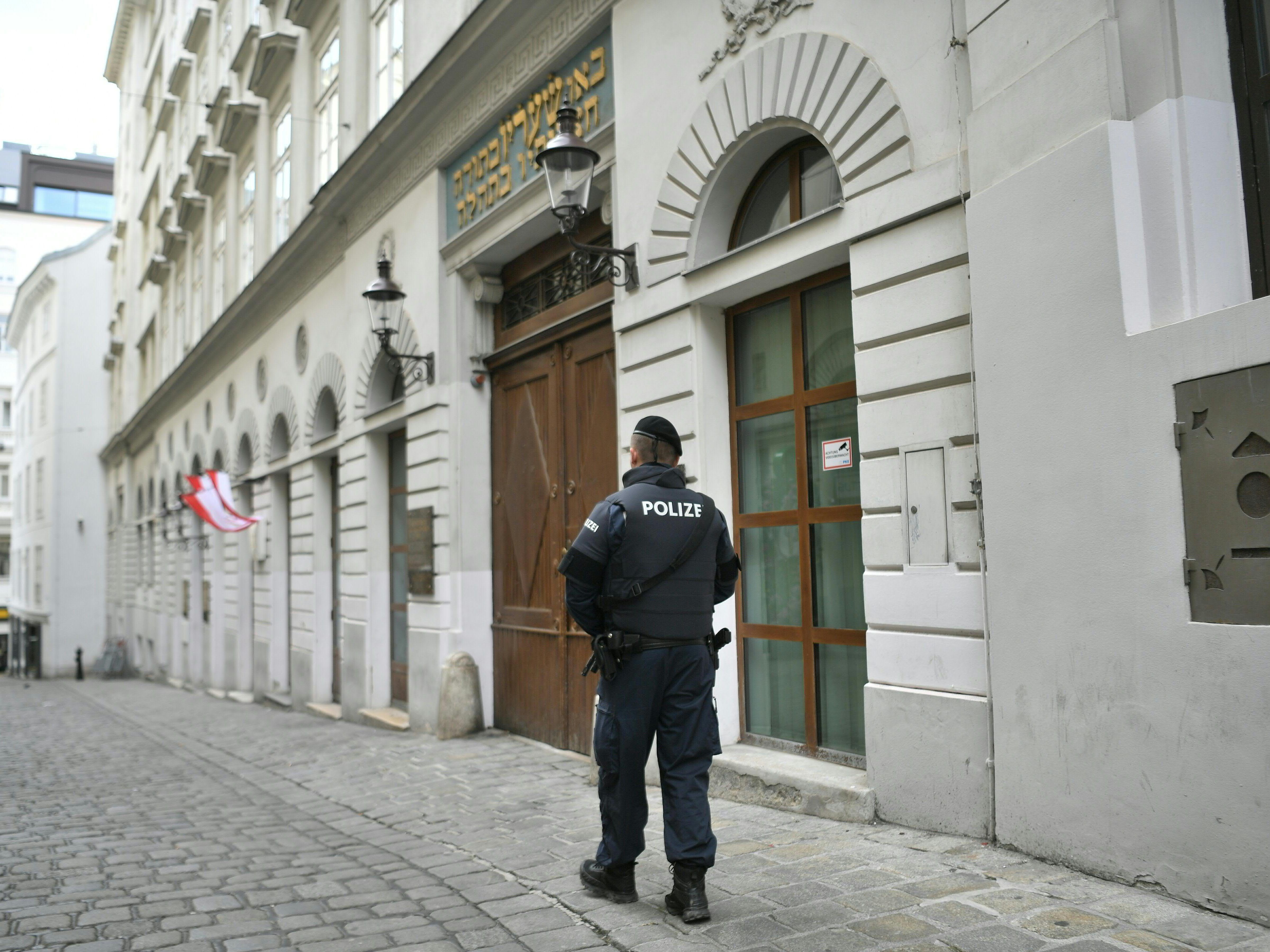 Ein Großaufgebot der Polizei und des Bundesheeres sichert den Bereich in der Innenstadt. Ein Großaufgebot der Polizei und des Bundesheeres sichert den Bereich in der Innenstadt.