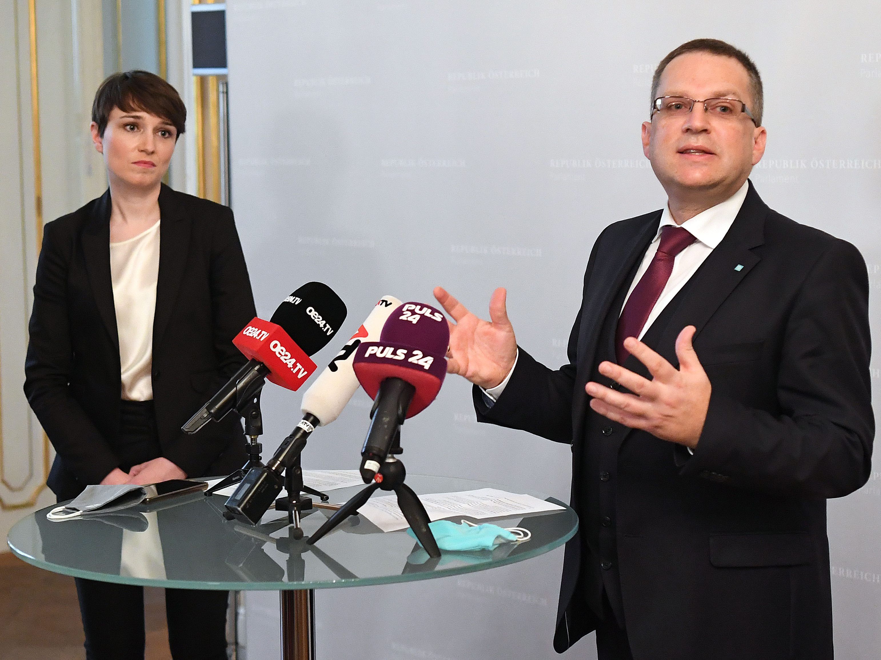 Maurer und Wöginger erläuterten die Option von steuerfreien Gutscheinen anstatt Weihnachtsfeiern für Mitarbeiter Maurer und Wöginger erläuterten die Option von steuerfreien Gutscheinen anstatt Weihnachtsfeiern für Mitarbeiter