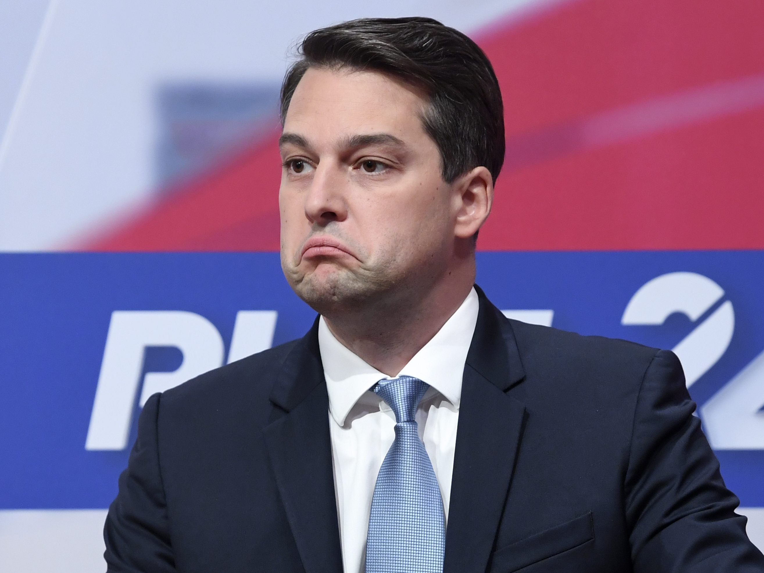Dominik Nepp lässt kein gutes Haar an der neuen Koalition von SPÖ und NEOS. Dominik Nepp lässt kein gutes Haar an der neuen Koalition von SPÖ und NEOS.