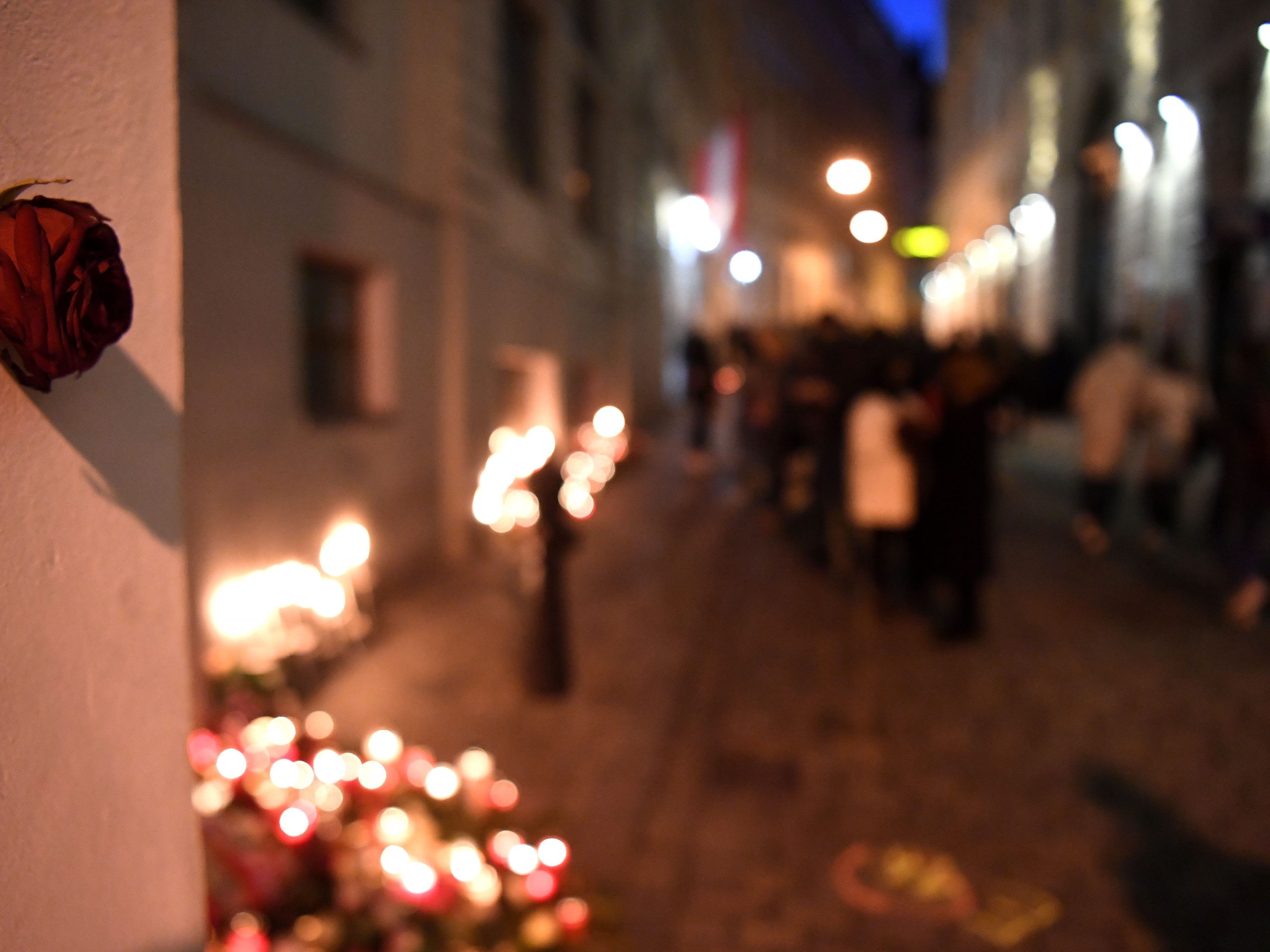 Es ist weiter unklar, weshalb die Observation im Sommer abgebrochen wurde.