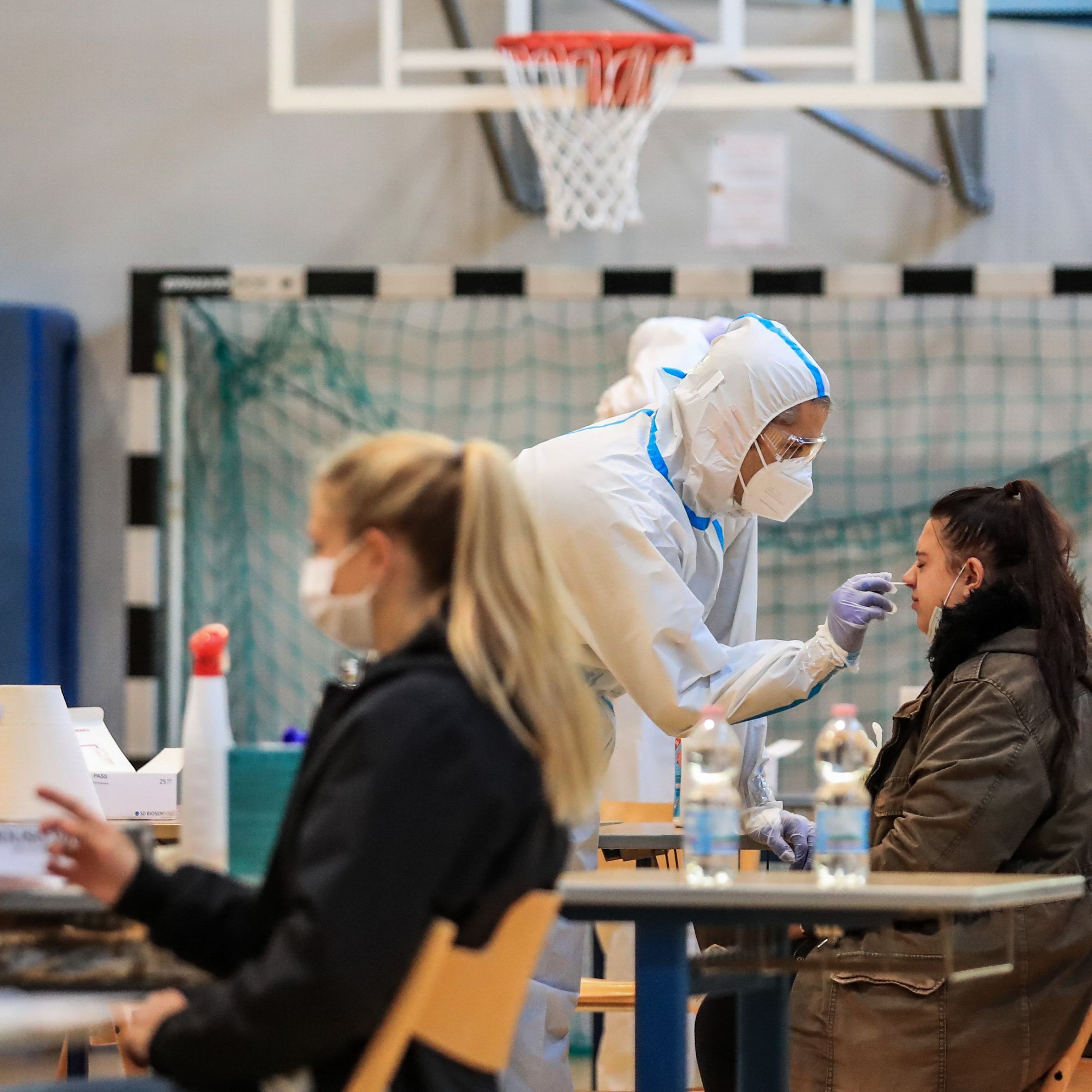 Danach folgen 40.000 Polizisten - Sieben Millionen Tests bestellt