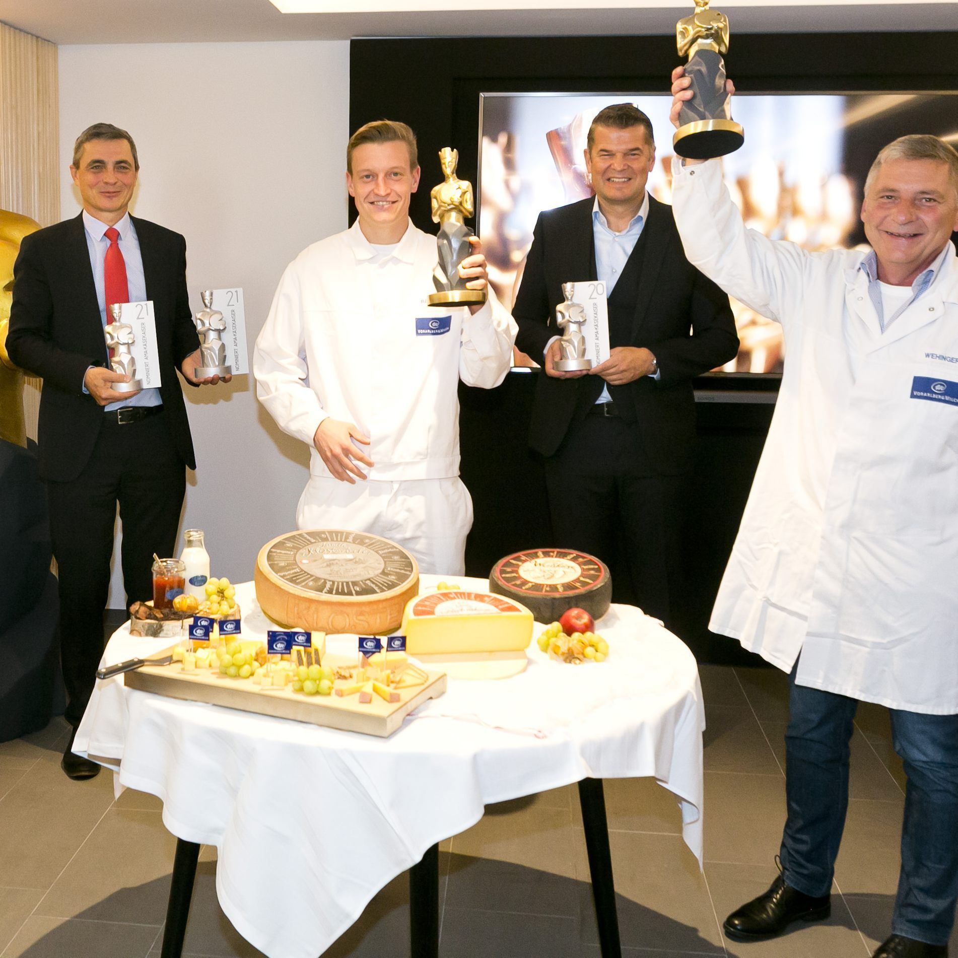 (vlnr.) Käsemeister Thomas Knestel, AMA-Marketingleiter Peter Hamedinger, Käsemeister Daniel Rauch, VM-Geschäftsführer Raimund Wachter, Techn. Leiter Johannes Wehinger