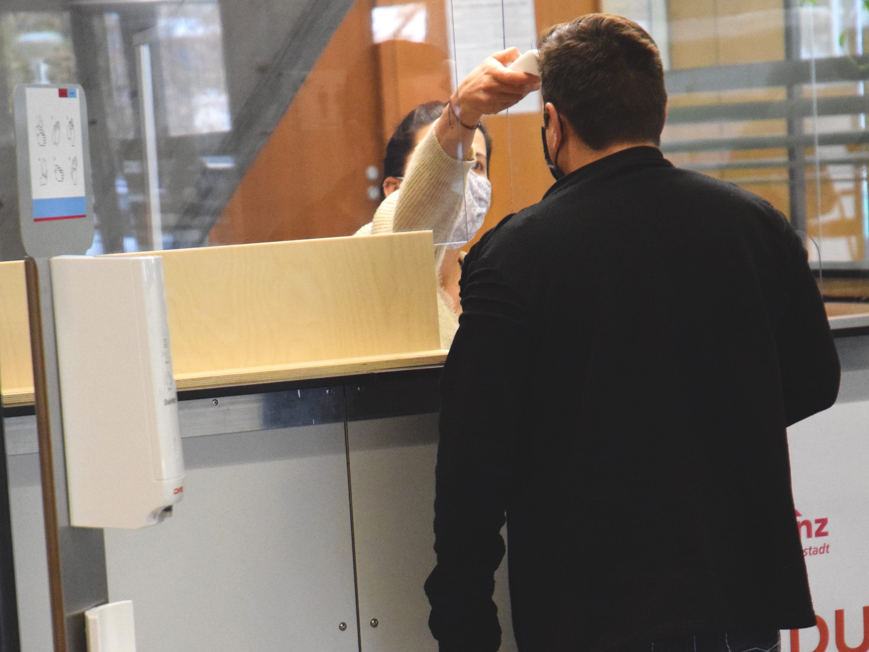 Termine im Rathaus sind nur noch nach vorheriger telefonischer Vereinbarung möglich. Termine im Rathaus sind nur noch nach vorheriger telefonischer Vereinbarung möglich.