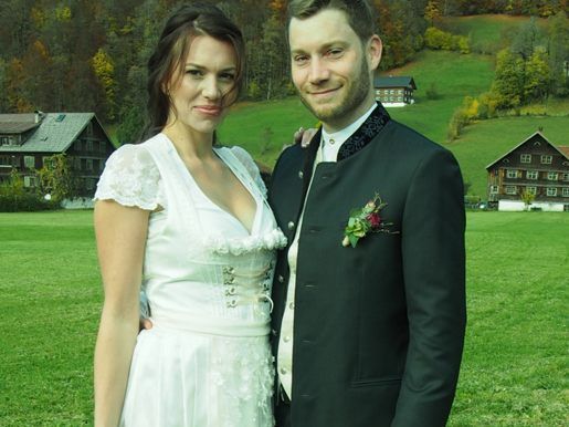 Das frisch vermählte Ehepaar Nadja und Raimund Das frisch vermählte Ehepaar Nadja und Raimund