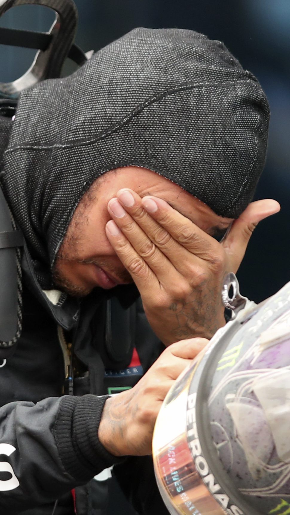 Lewis Hamilton zieht mit seinem 7.WM-Tiel mit Rekordhalter Michael Schumacher gleich.