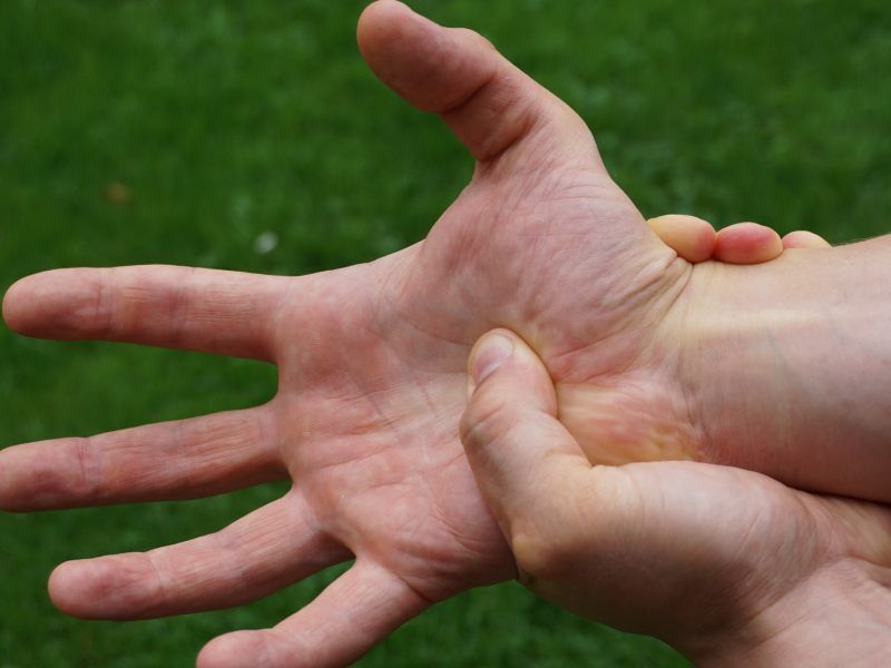 Operation bei DaumensattelgelenksArthrose (Rhizarthrose)? Gesundheit VOL.AT