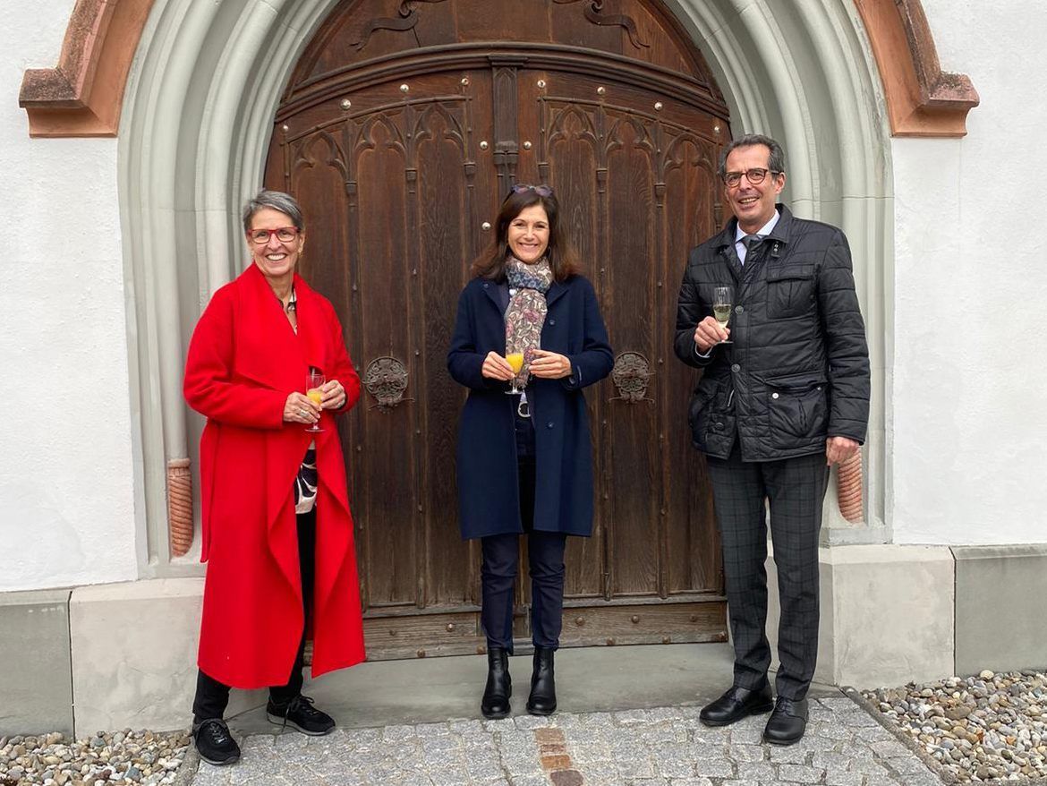 Mag. Maria Strolz (Bildmitte), folgt Gebhard Hinteregger als Direktorin von Gymnasium und HLW Sacré Coeur Riedenburg nach.