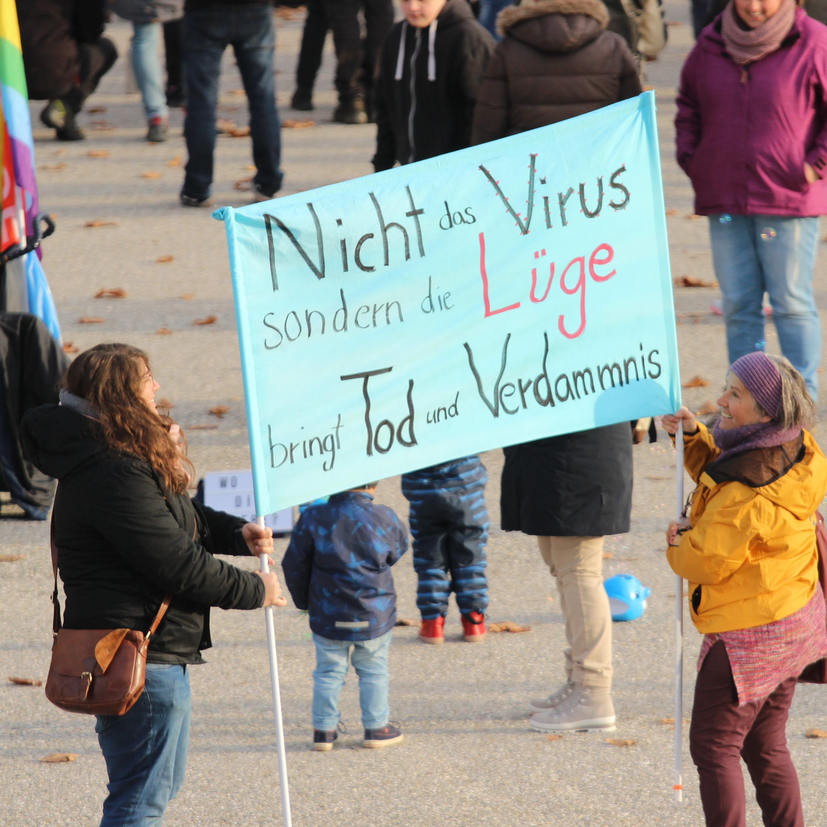 Am Sonntag fand eine Anti-Corona-Demo in Bregenz statt.