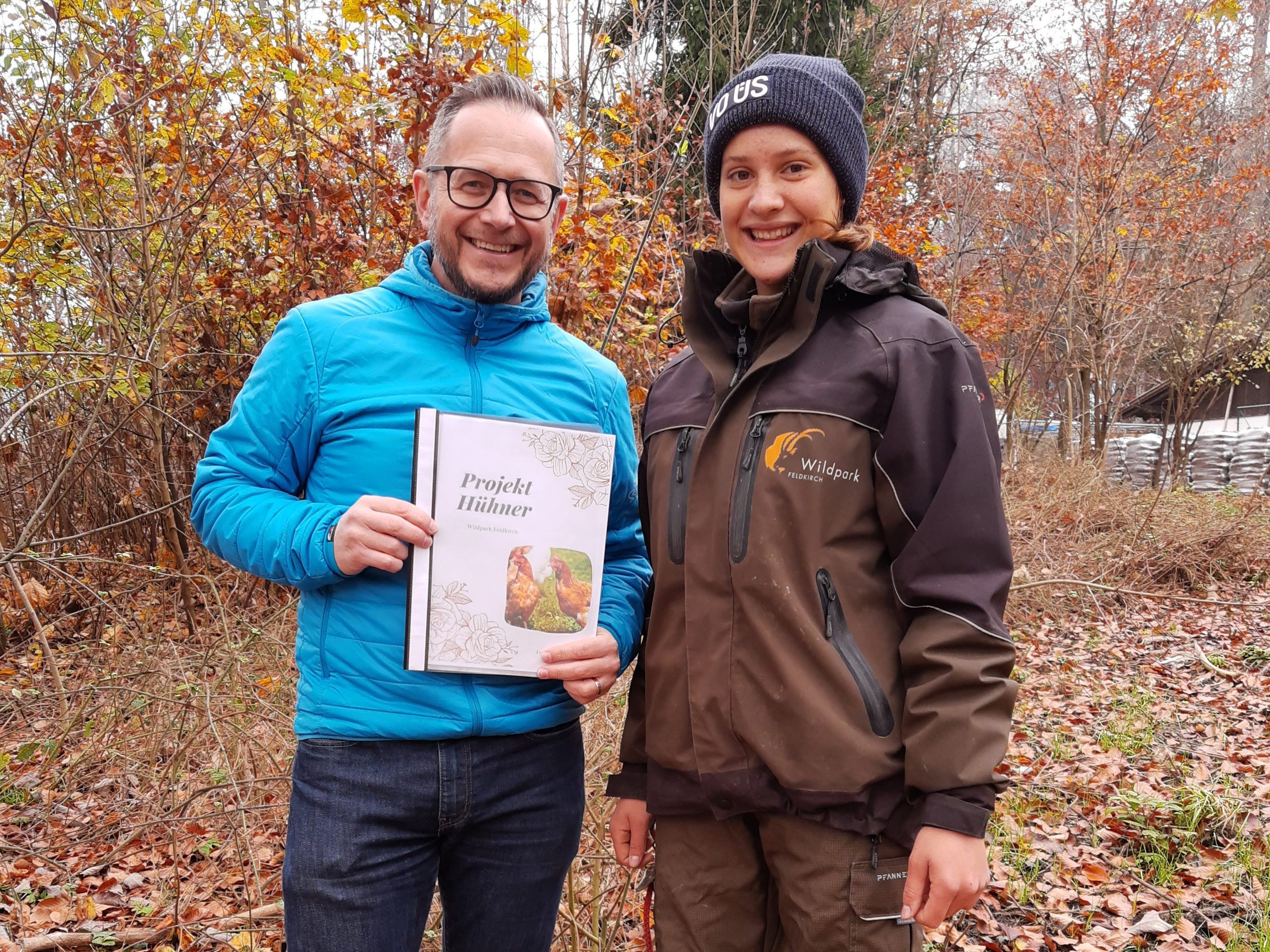 Philipp Wüstner, Marketingchef von Vo Üs, und Franziska Lorenz vom Wildpark Feldkirch Philipp Wüstner, Marketingchef von Vo Üs, und Franziska Lorenz vom Wildpark Feldkirch