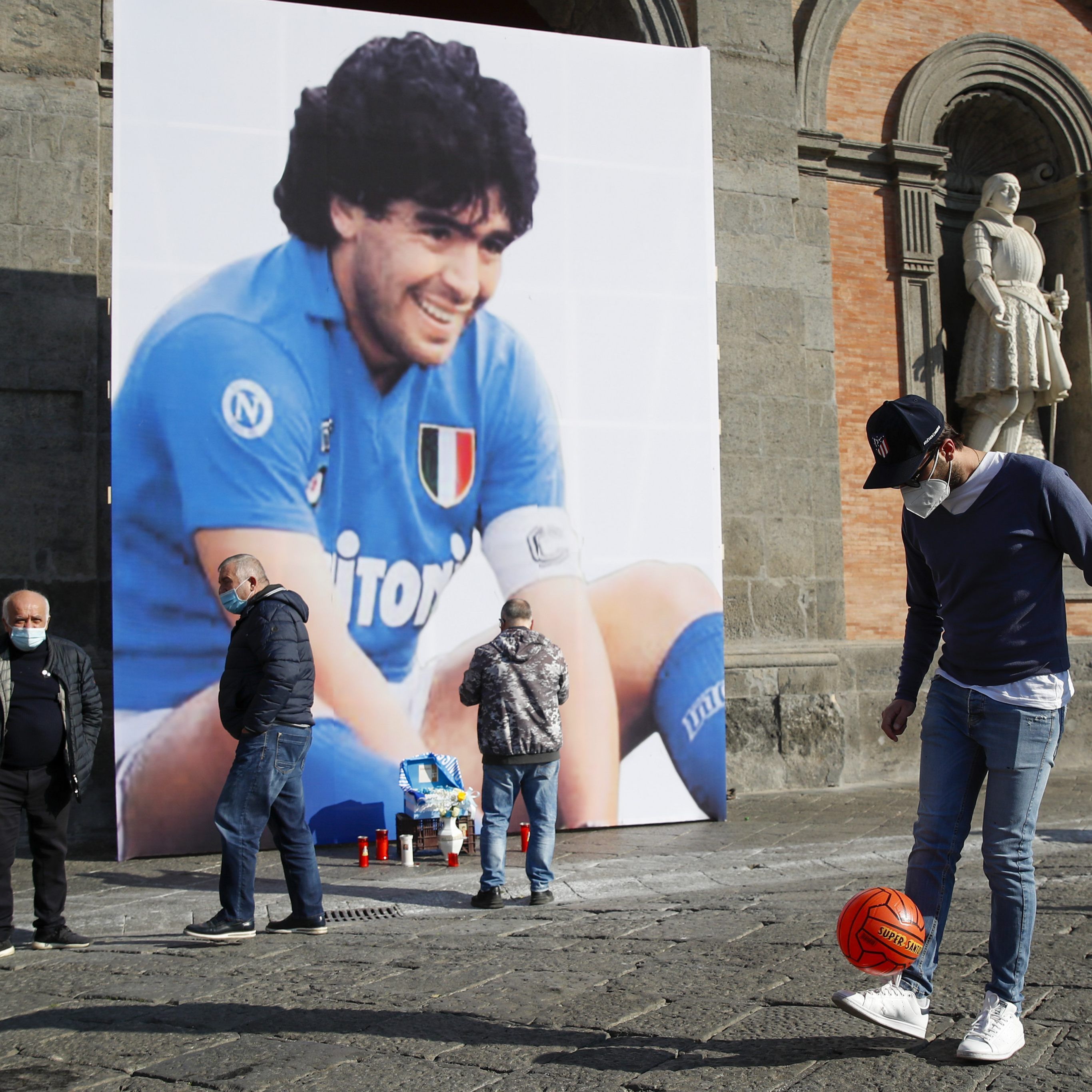 Verdacht auf fahrlässige Tötung: Razzia bei Maradona-Arzt.