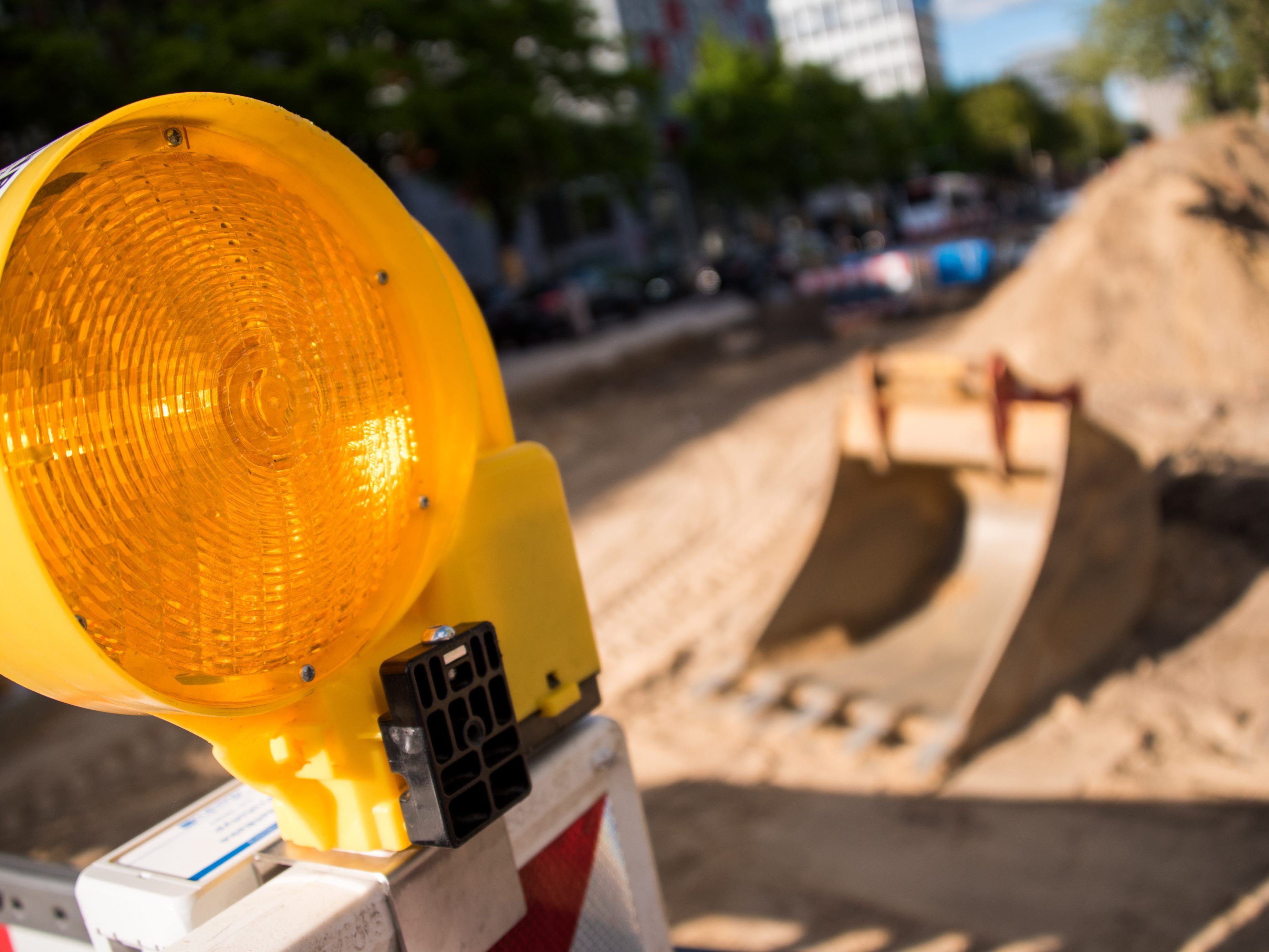Richtung Alsergrund ist nur eine Fahrspur geöffnet. Richtung Alsergrund ist nur eine Fahrspur geöffnet.