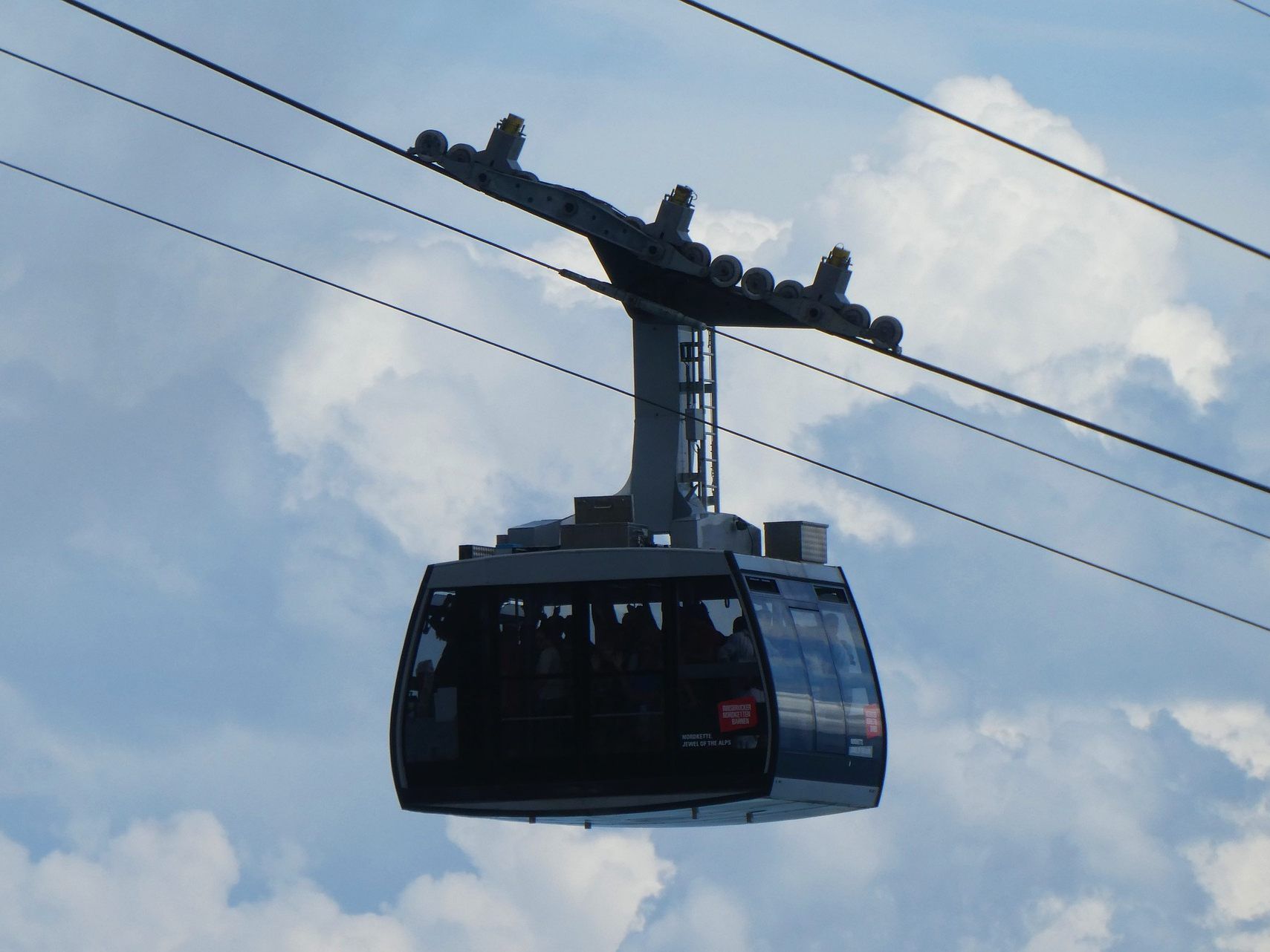 Die bereits bestehenden Öffis in Wien mit einer Seilbahn zu ergänzen, sieht der Verkehrsexperte kritisch.