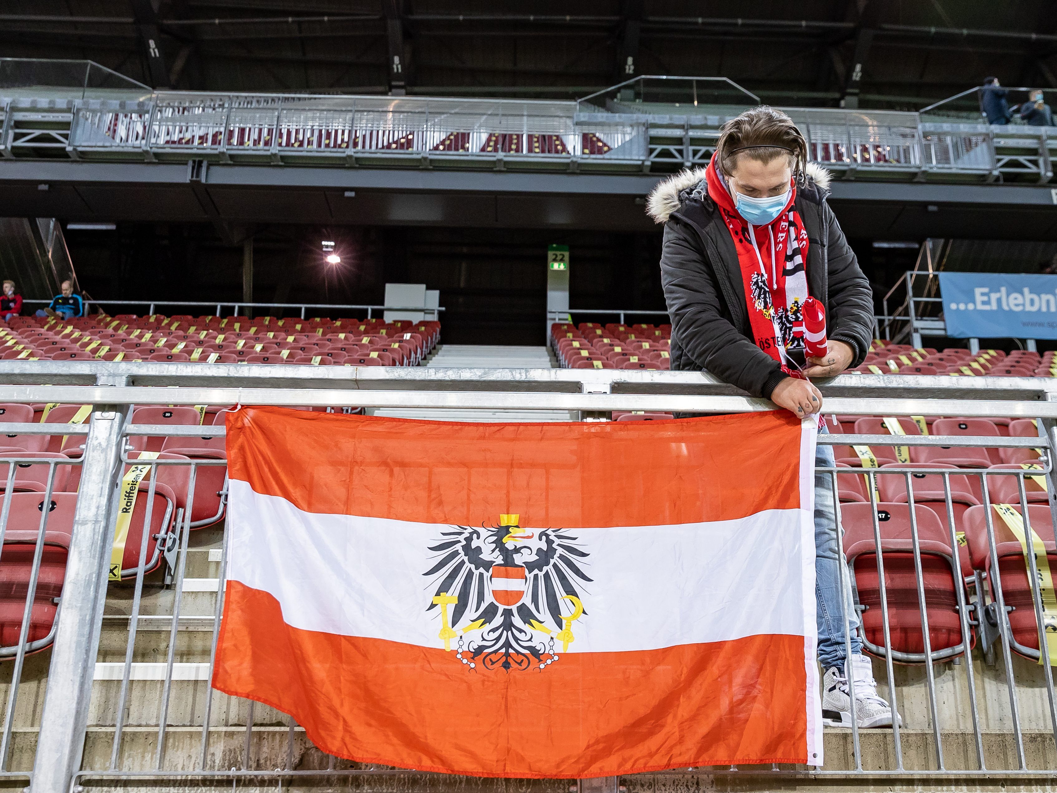Fußball findet in Österreich weiterhin statt - allerdings ohne Fans.